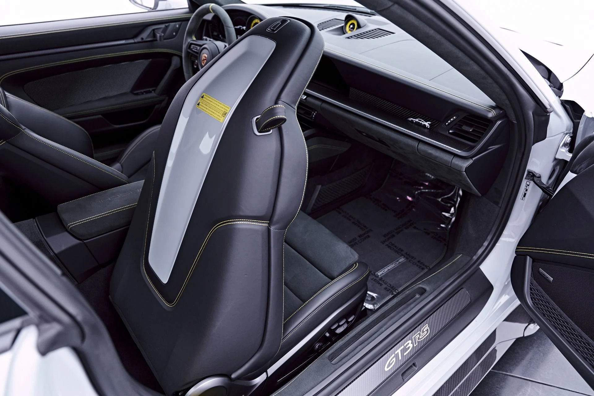 mph064_4277205442_Used_2025_Porsche_911_GT_3_RS_1781833743_e09e1ebd0b