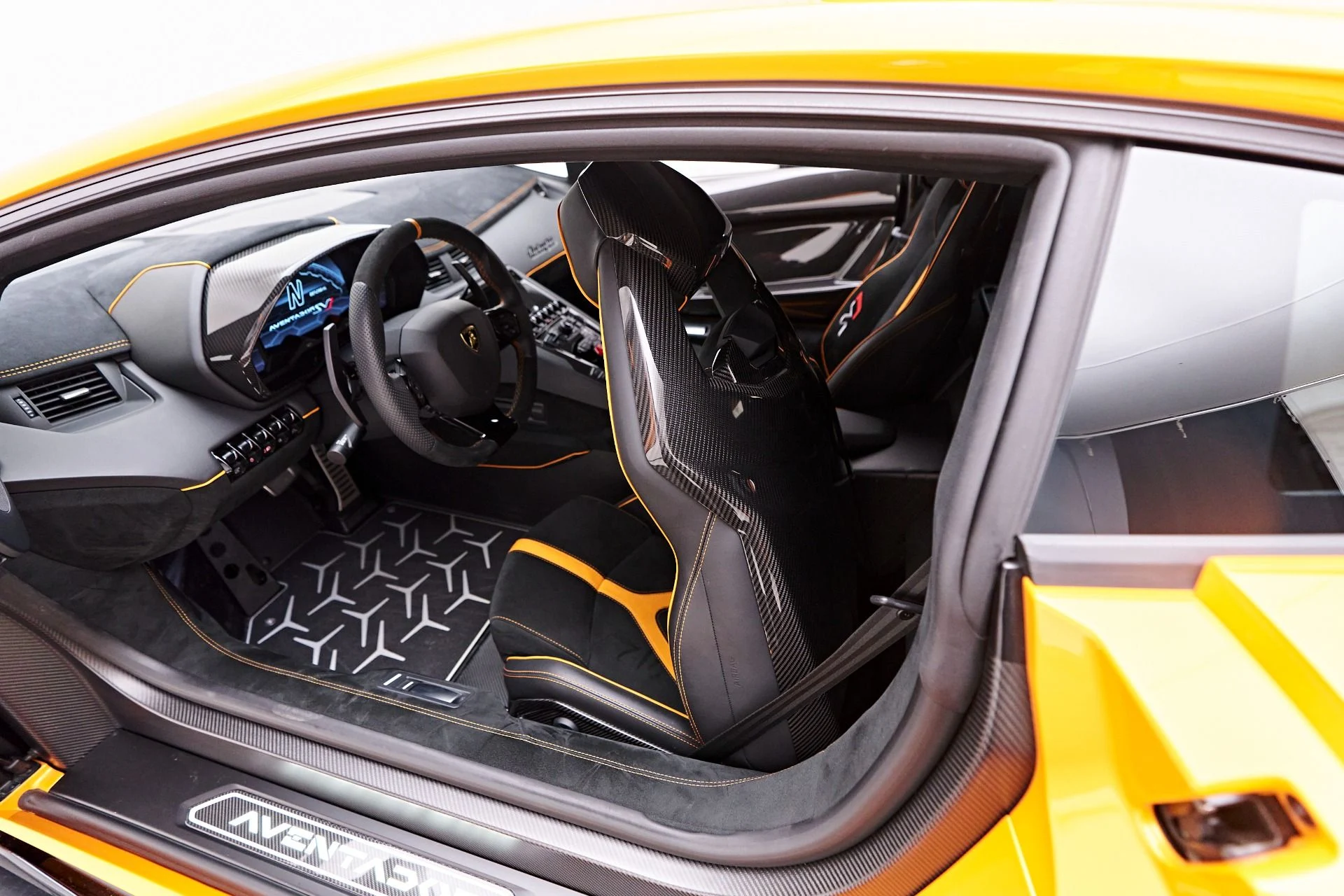 mph064_500675279_Used_2021_Lamborghini_Aventador_SVJ_Base_1755224573_b35750f300