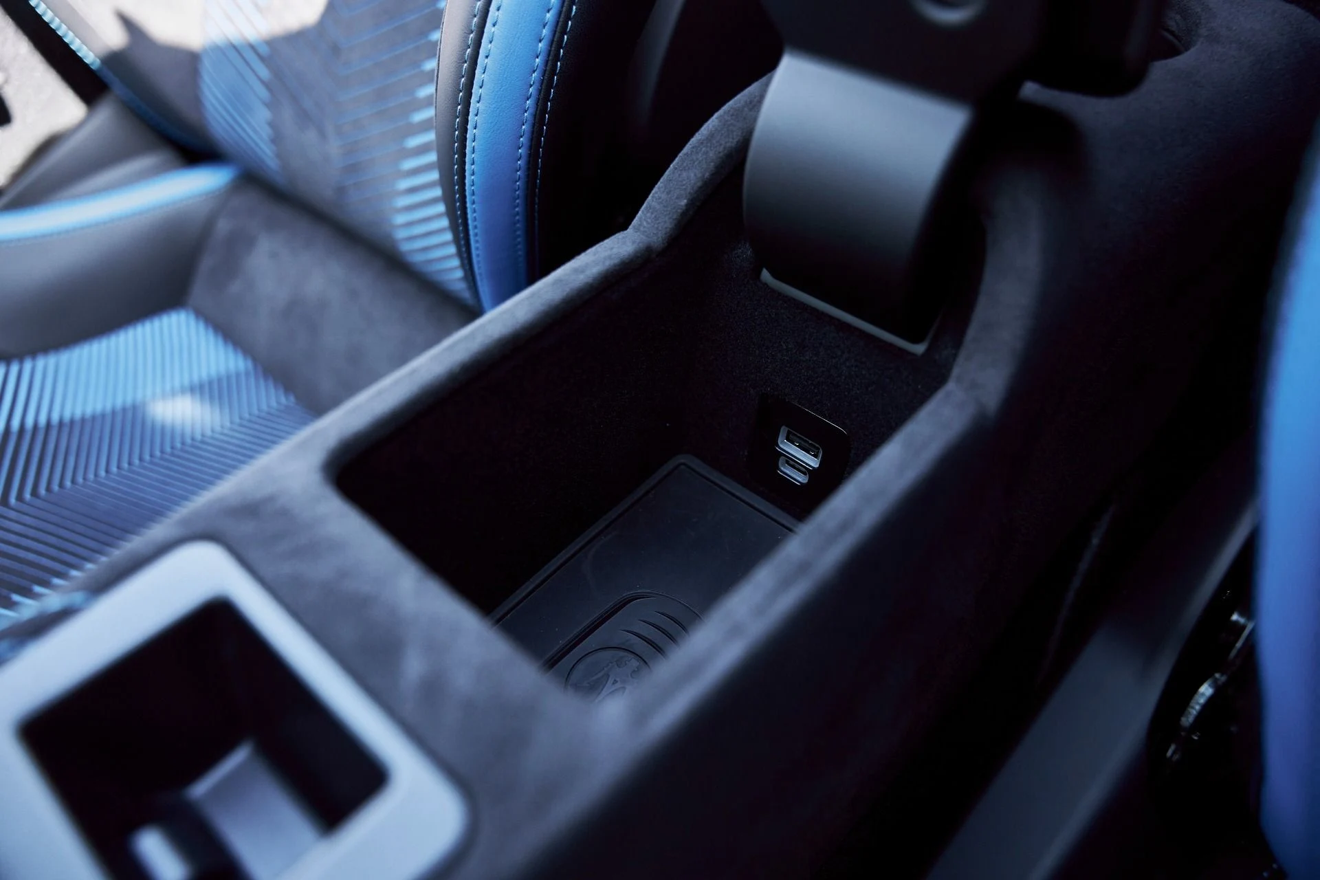 mph064_545863637_Used_2023_Maserati_MC_20_1769481296_e99e4a66af