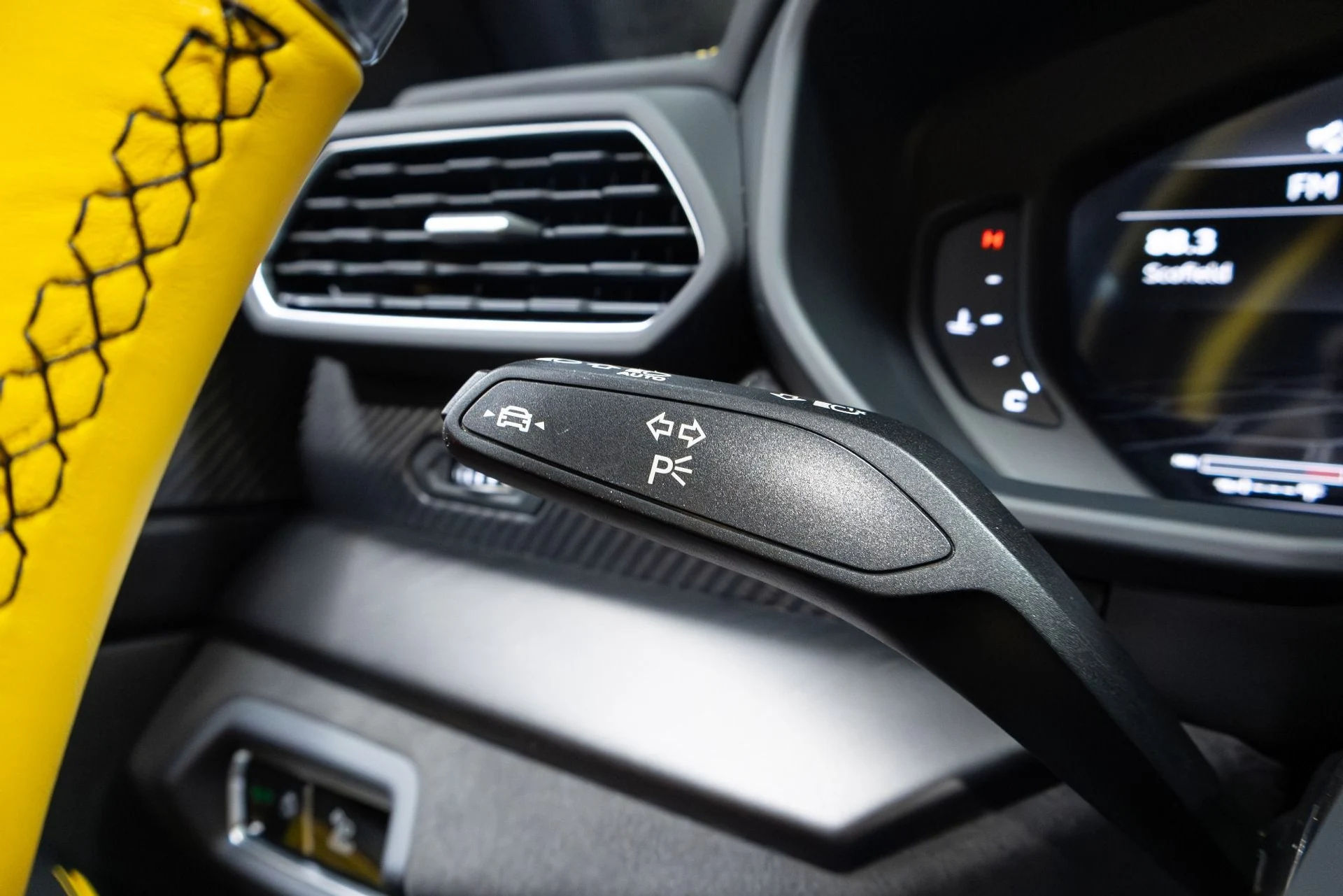 mph064_546051286_Used_2022_Lamborghini_Urus_Graphite_Capsule_1775757245_98cc752ce0