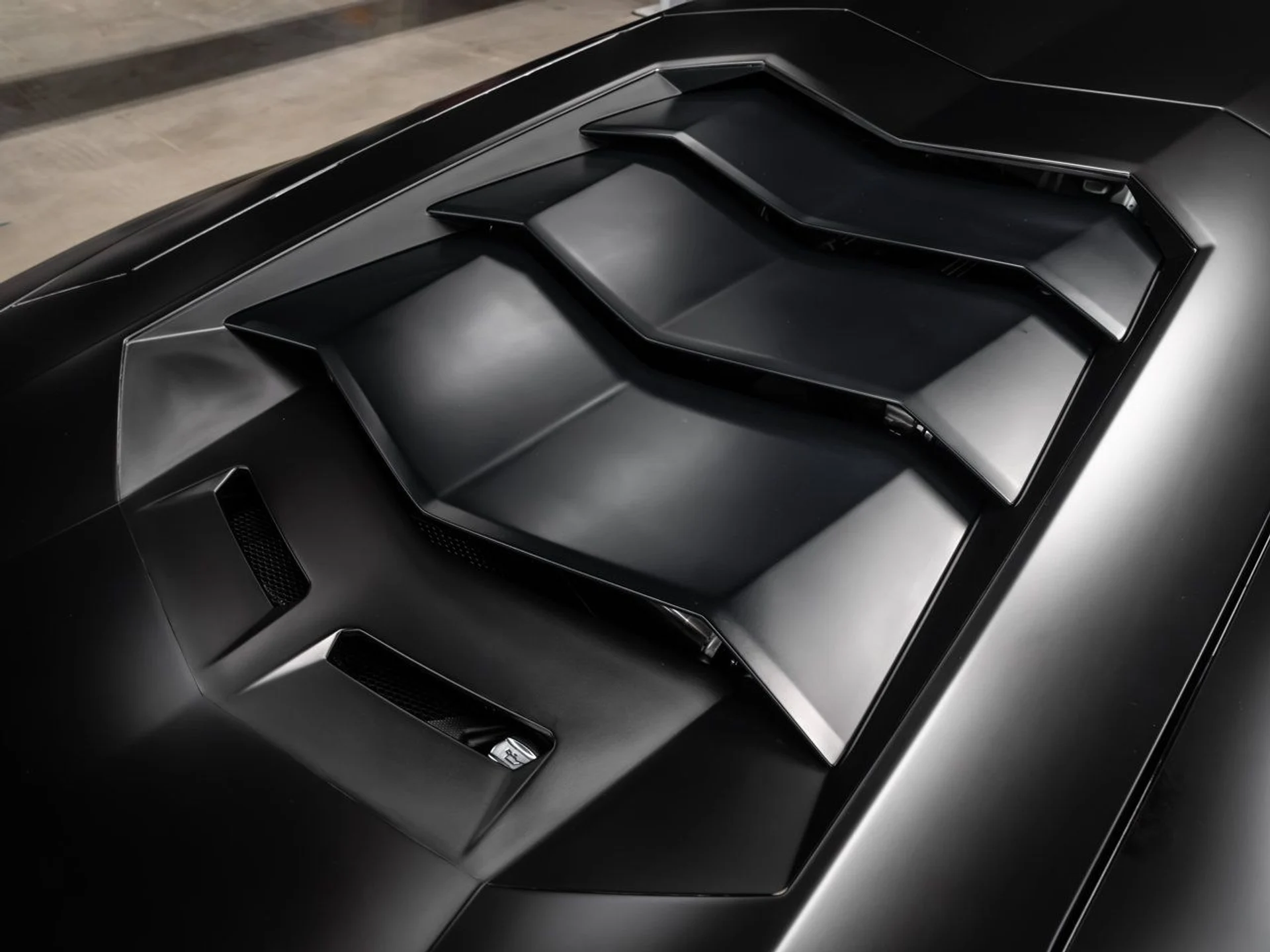 mph064_626907390_lamborghini_aventador_2017_802dde2839