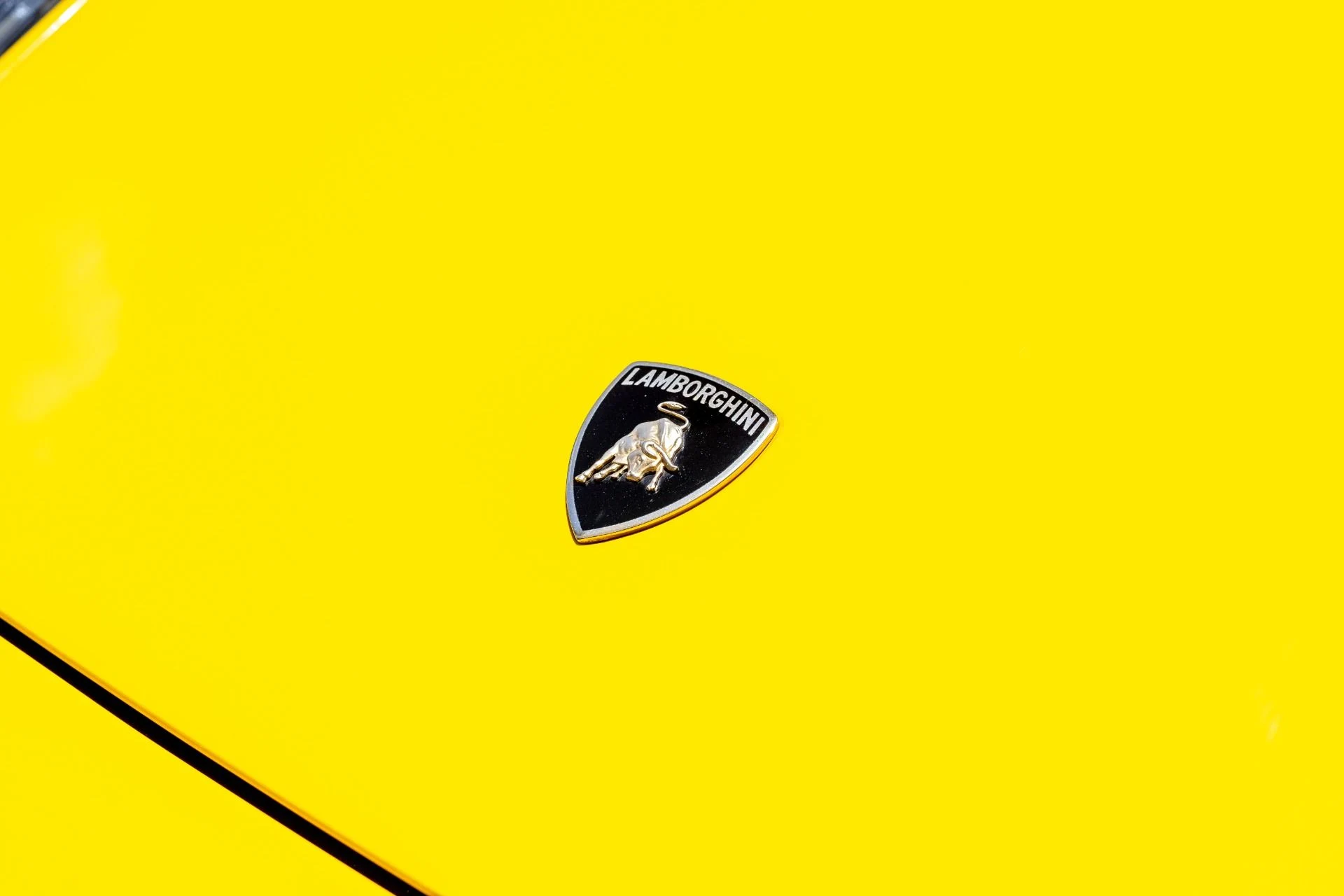 mph064_647622109_Used_2001_Lamborghini_Diablo_VT_IMMACULATE_CONDITION_W_EXTENSIVE_CARBON_19_K_SERVICE_PERFORMED_1659125242_7ca84a928f