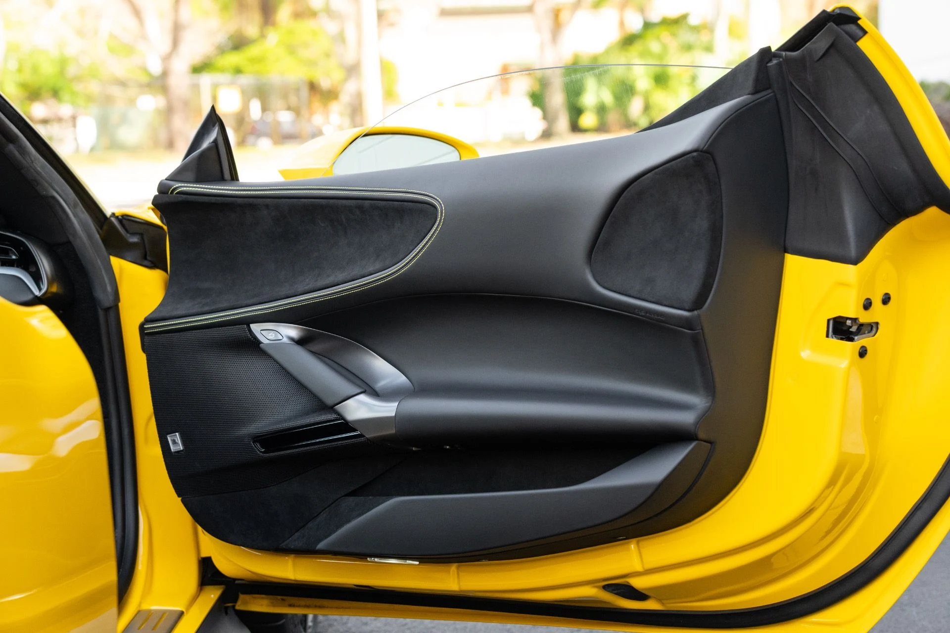 mph064_713611018_Used_2025_Ferrari_SF_90_Spider_1772646640_47ebb7bc93