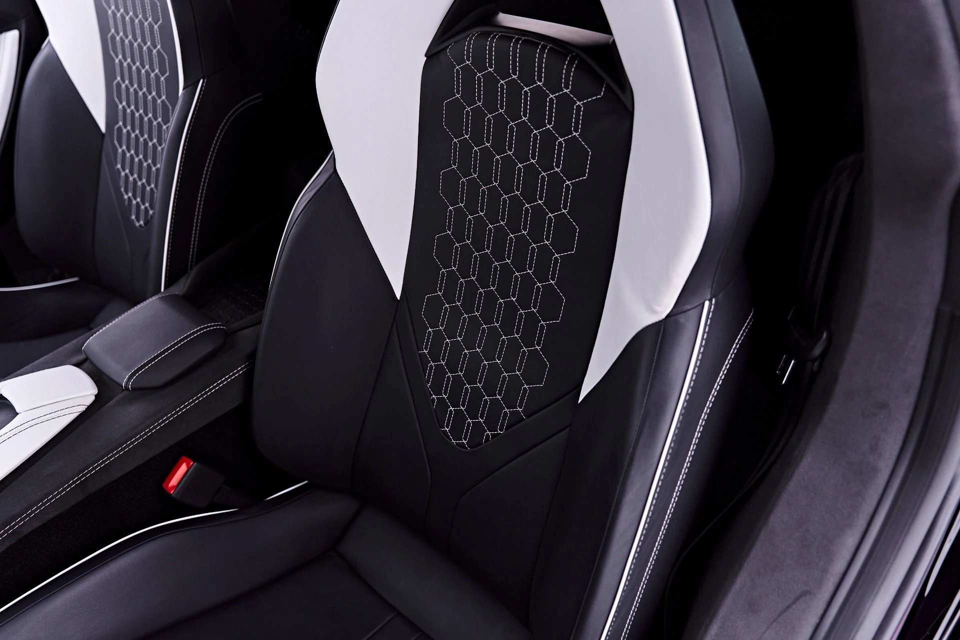 mph064_805692841_Used_2025_Lamborghini_Revuelto_Base_1782965137_f92472019c