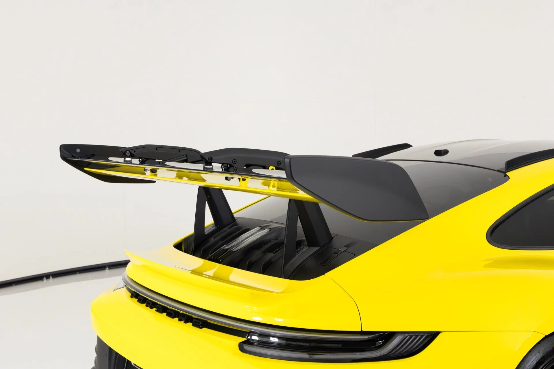 mph064_833991176_Used_2024_Porsche_911_GT_3_RS_1770767549_2823dfdcbb