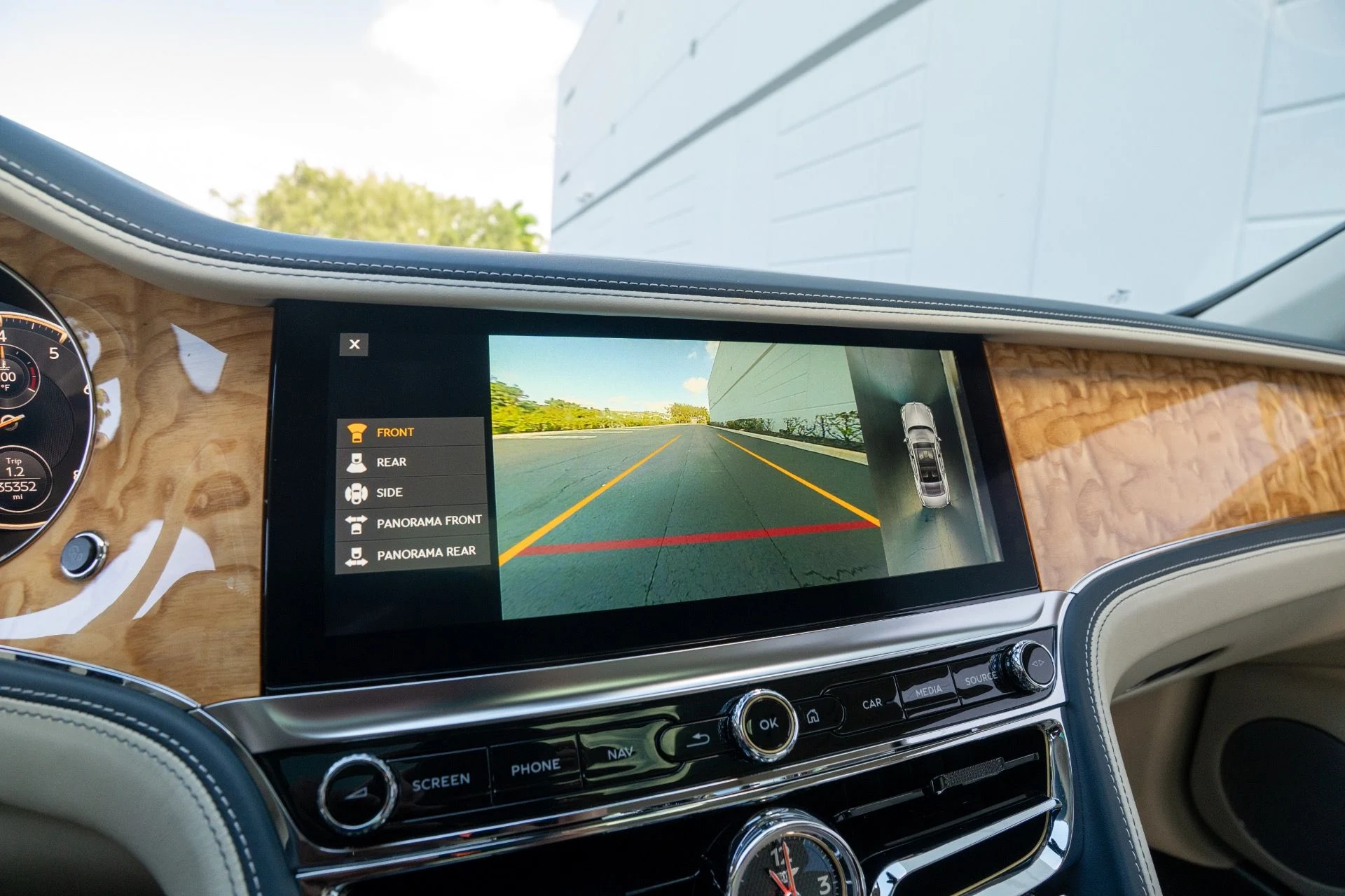 mph064_860311467_Used_2021_Bentley_Flying_Spur_W12_1764866483_e2d4d89fb5