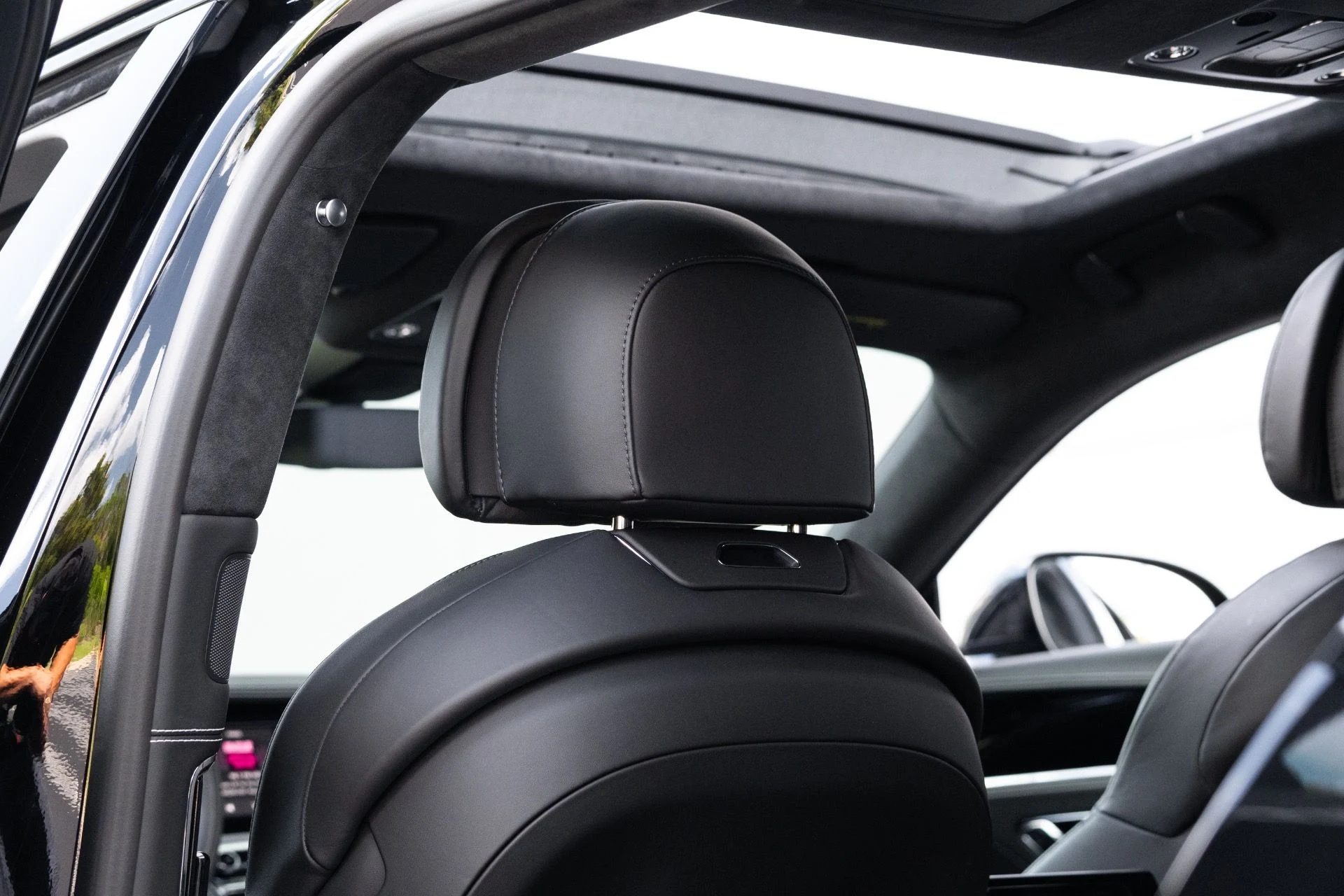 mph064_90719096_Used_2023_Bentley_Flying_Spur_S_V8_1778782784_25ee055b88