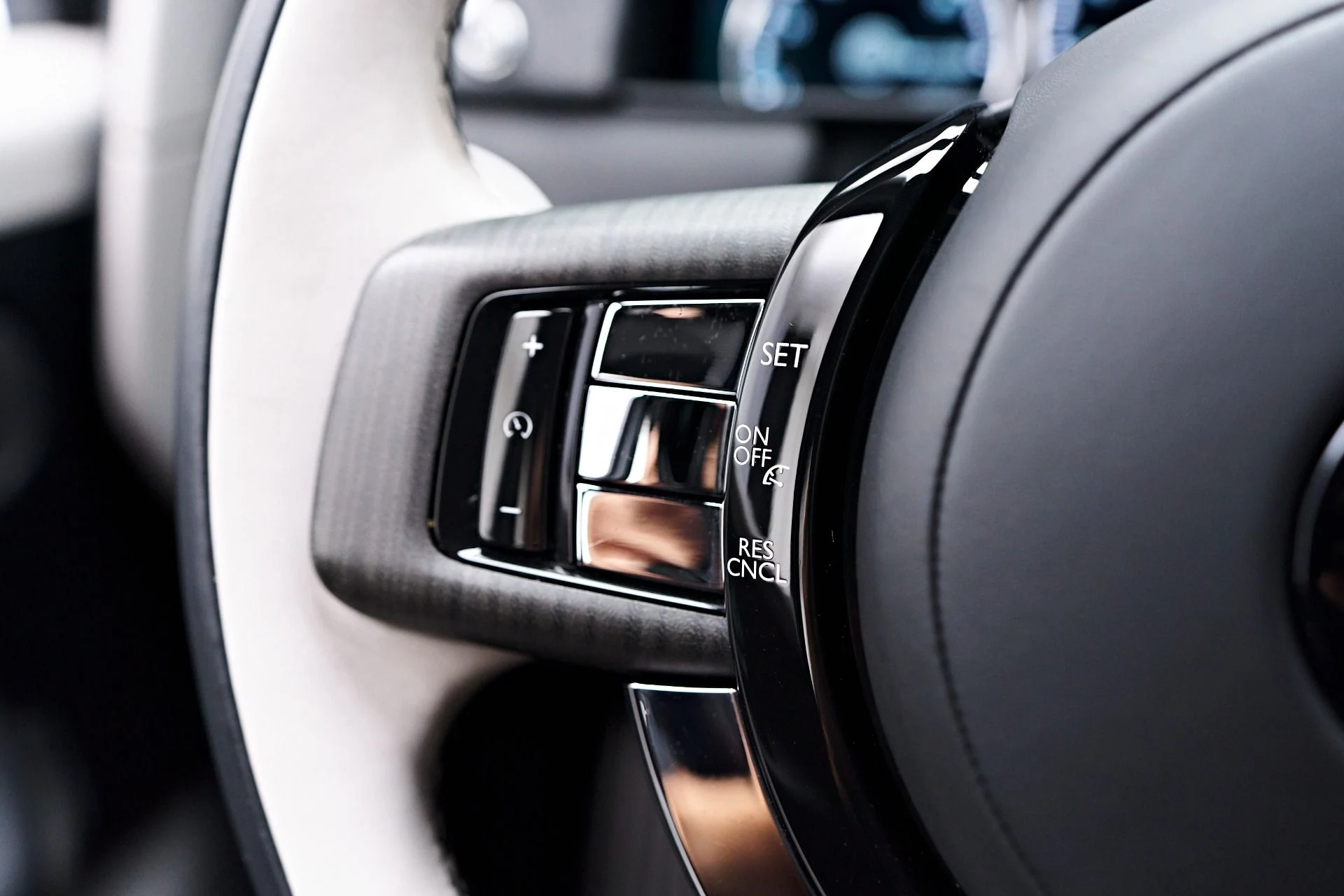 mph064_921965156_Used_2023_Rolls_Royce_Cullinan_Base_1756252121_ff77e406d9