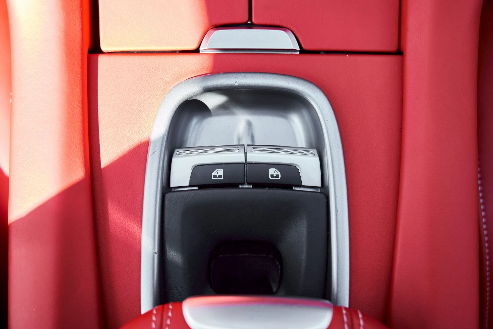 mph064_926925767_Used_2020_Ferrari_GTC_4_Lusso_V12_1773162338_c9b363d5e3