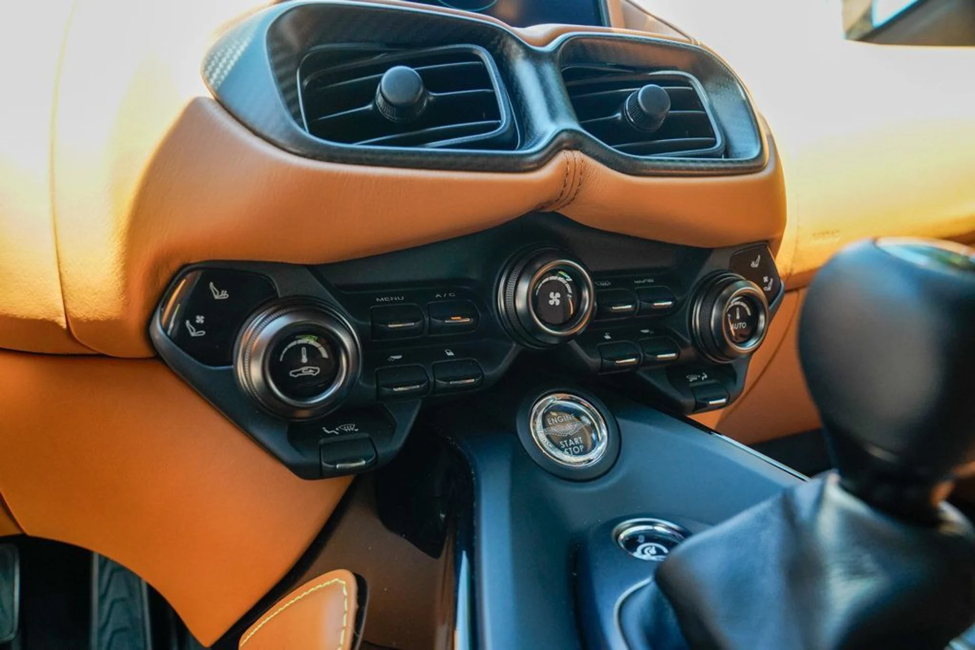 mph064_956264902_used_2021_aston_martin_vantage_coupemanual_14354_22900621_65_1024_9477a871ec