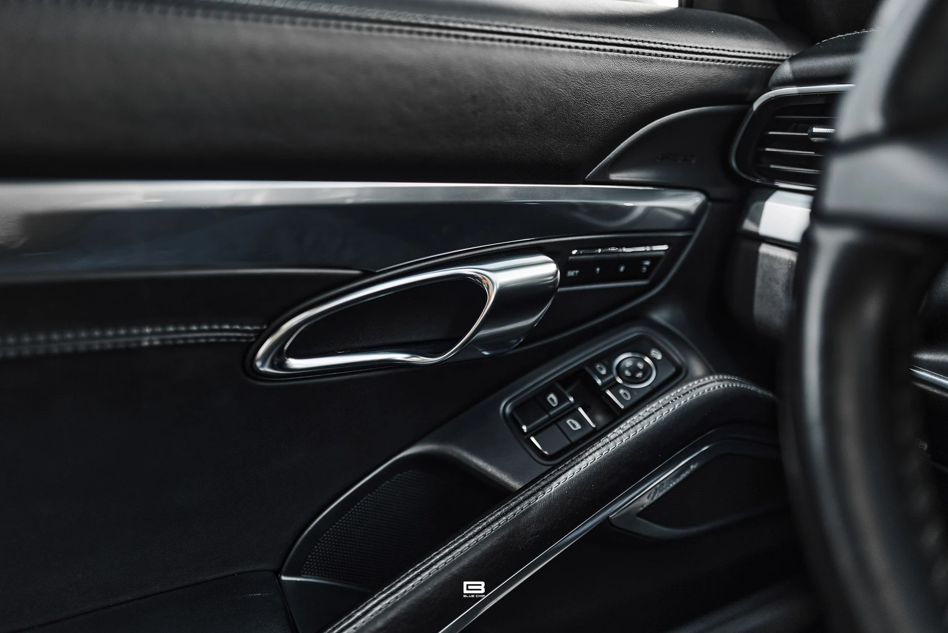 mph064_974146980_69d8463266fbf7ffb1f9ffd3_L1210103_ea23658d57