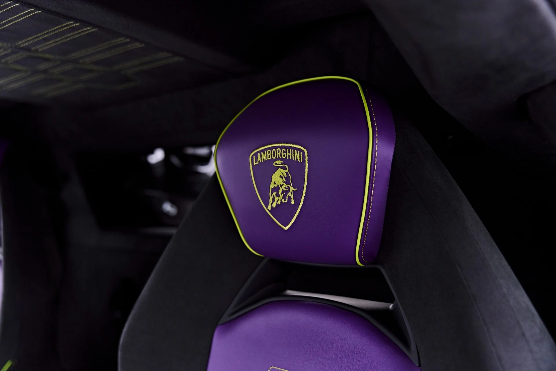 mph065_1019898199_Used_2025_Lamborghini_Revuelto_Base_1784242693_6a7e7d28ef