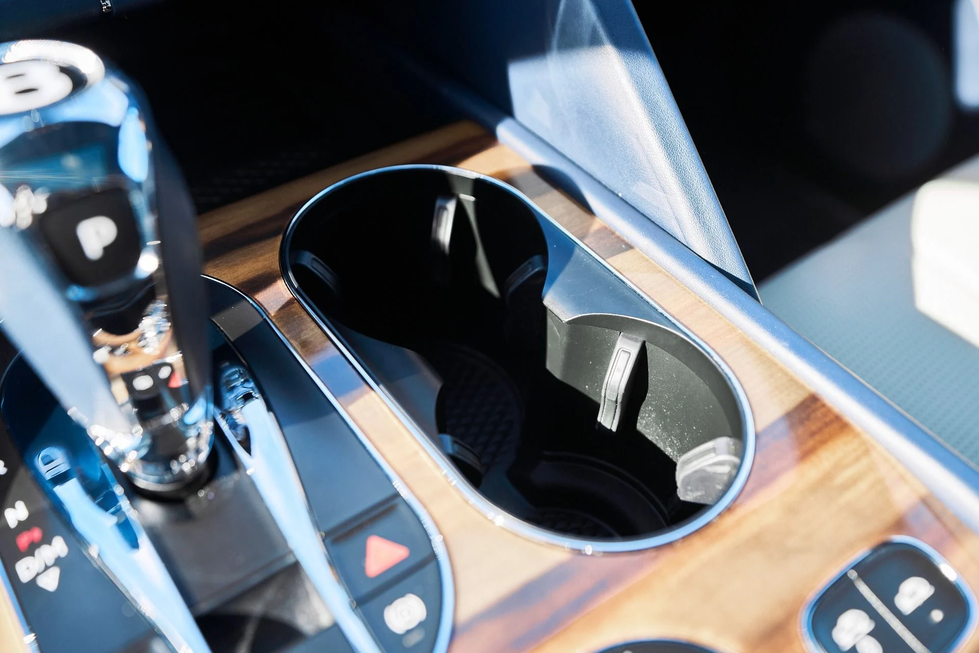 mph065_1039615006_Used_2021_Bentley_Bentayga_V8_1764209089_eeeeb4712f