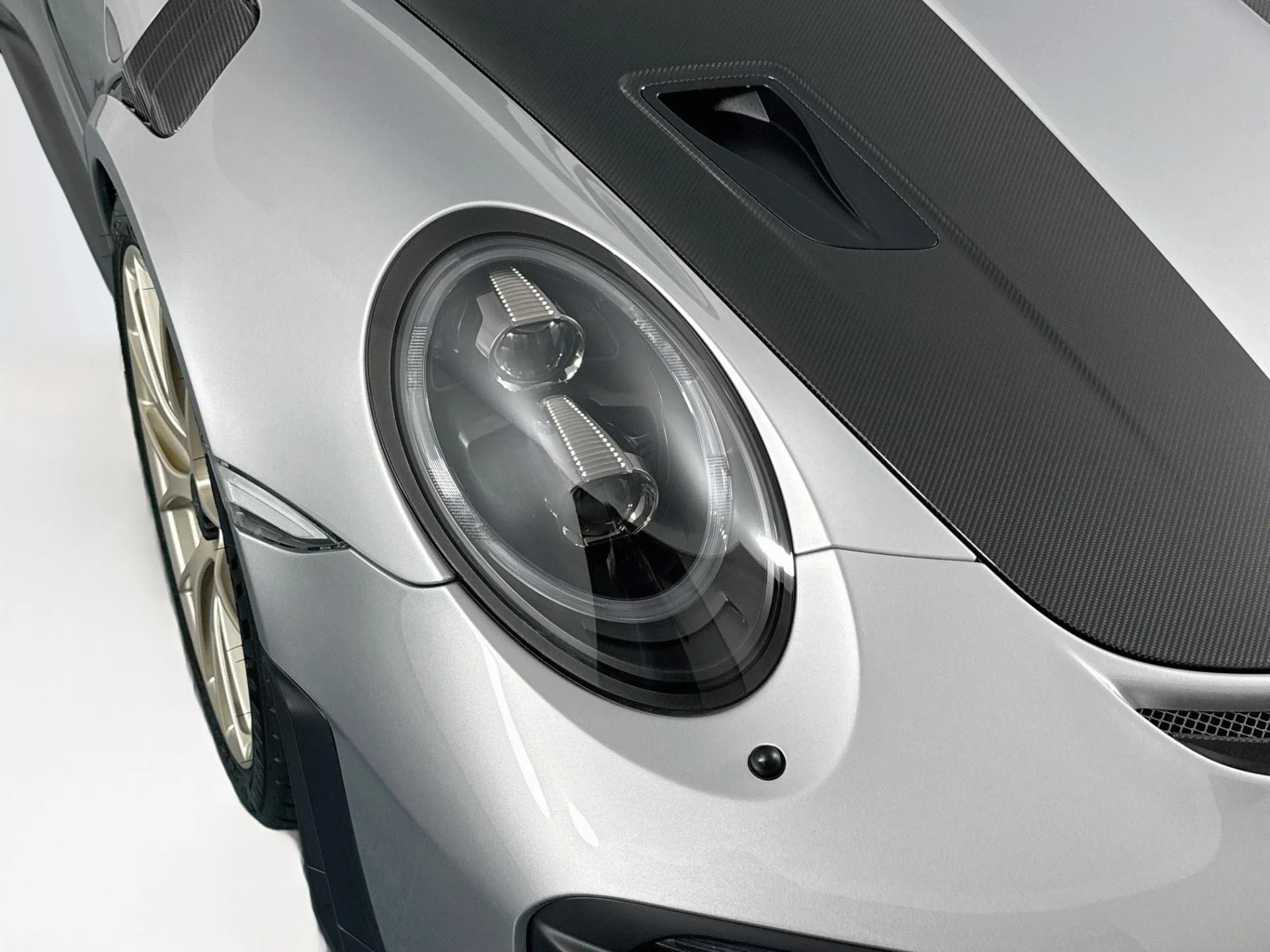 mph065_1070769566_Used_2018_Porsche_911_GT_2_RS_1785871809_8bb976982b
