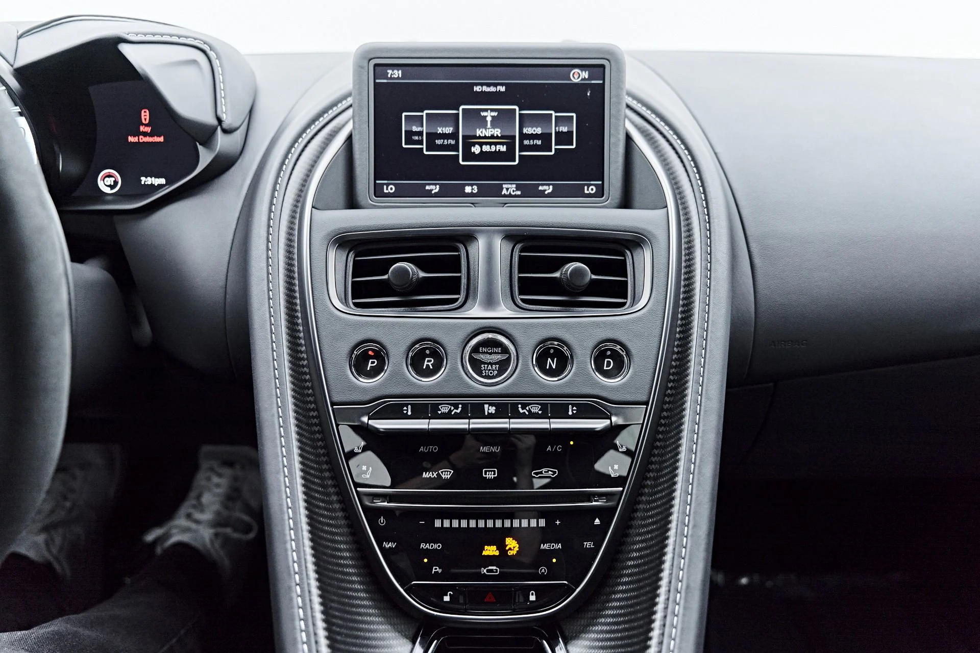 mph065_1098755209_Used_2023_Aston_Martin_DBS_1790369934_29e44d3b65