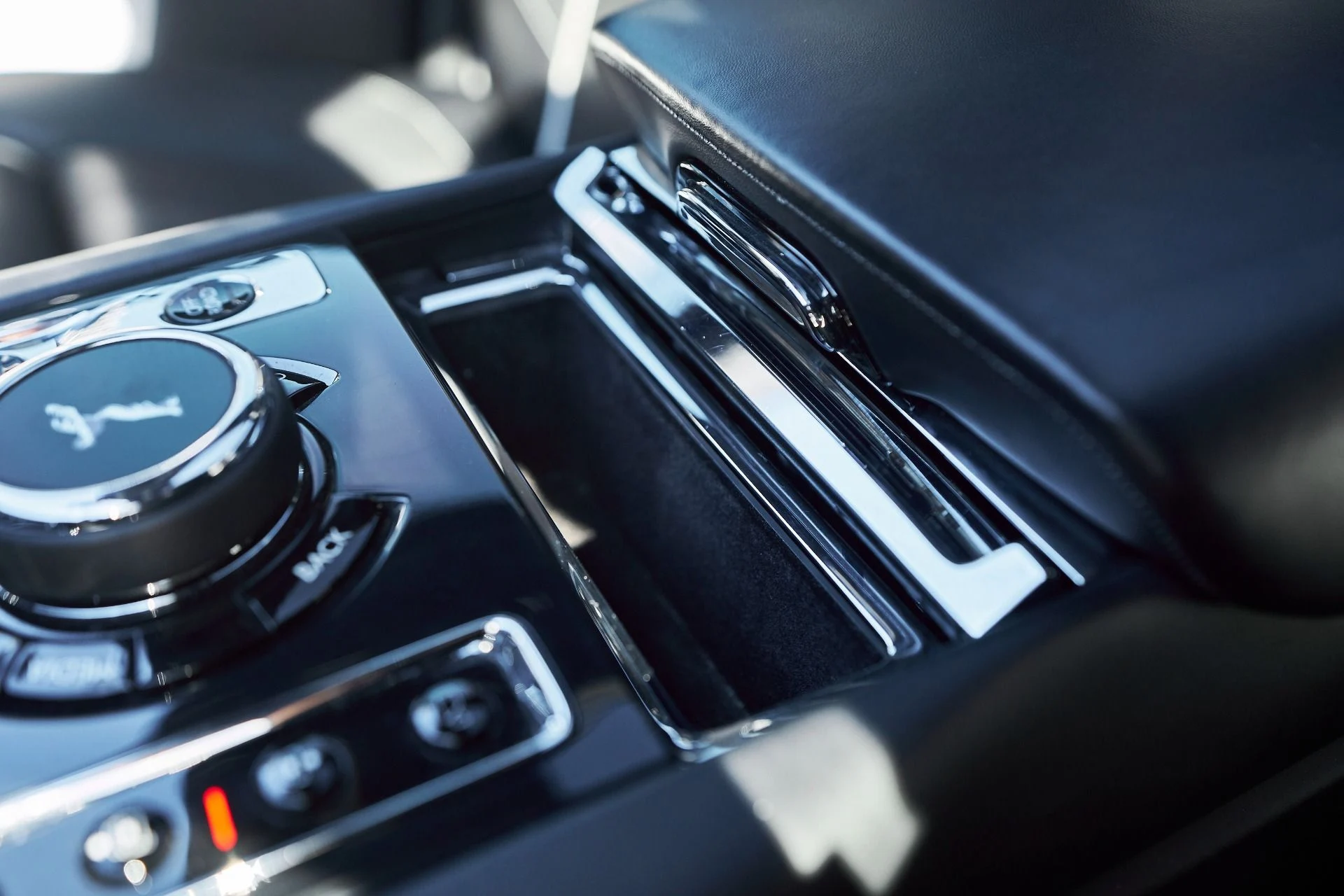 mph065_1135321196_Used_2019_Rolls_Royce_Cullinan_Base_1767201764_f715a9f57b