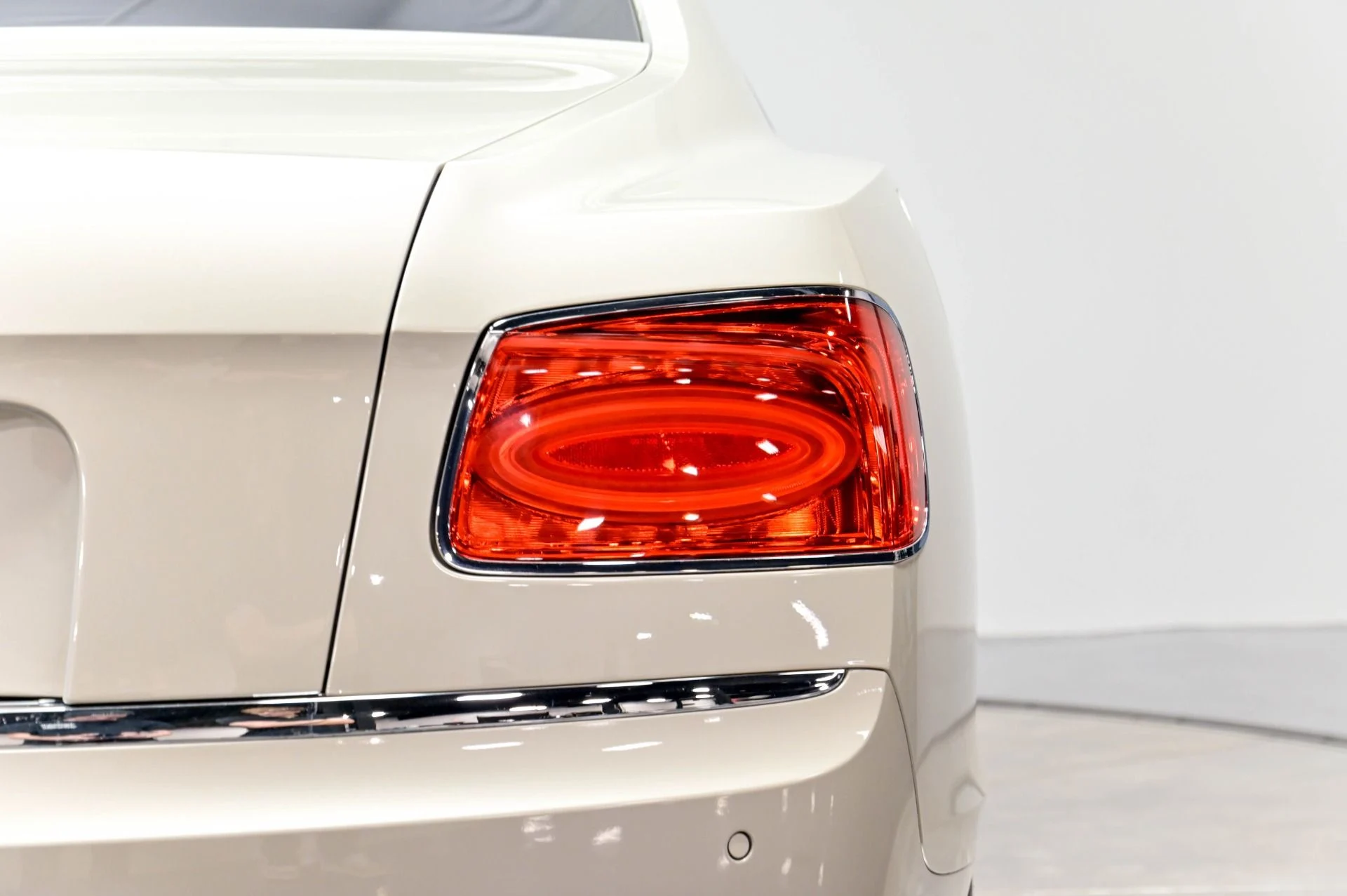 mph065_1142874716_Used_2015_Bentley_Flying_Spur_W12_1784214578_4eb79c40ab