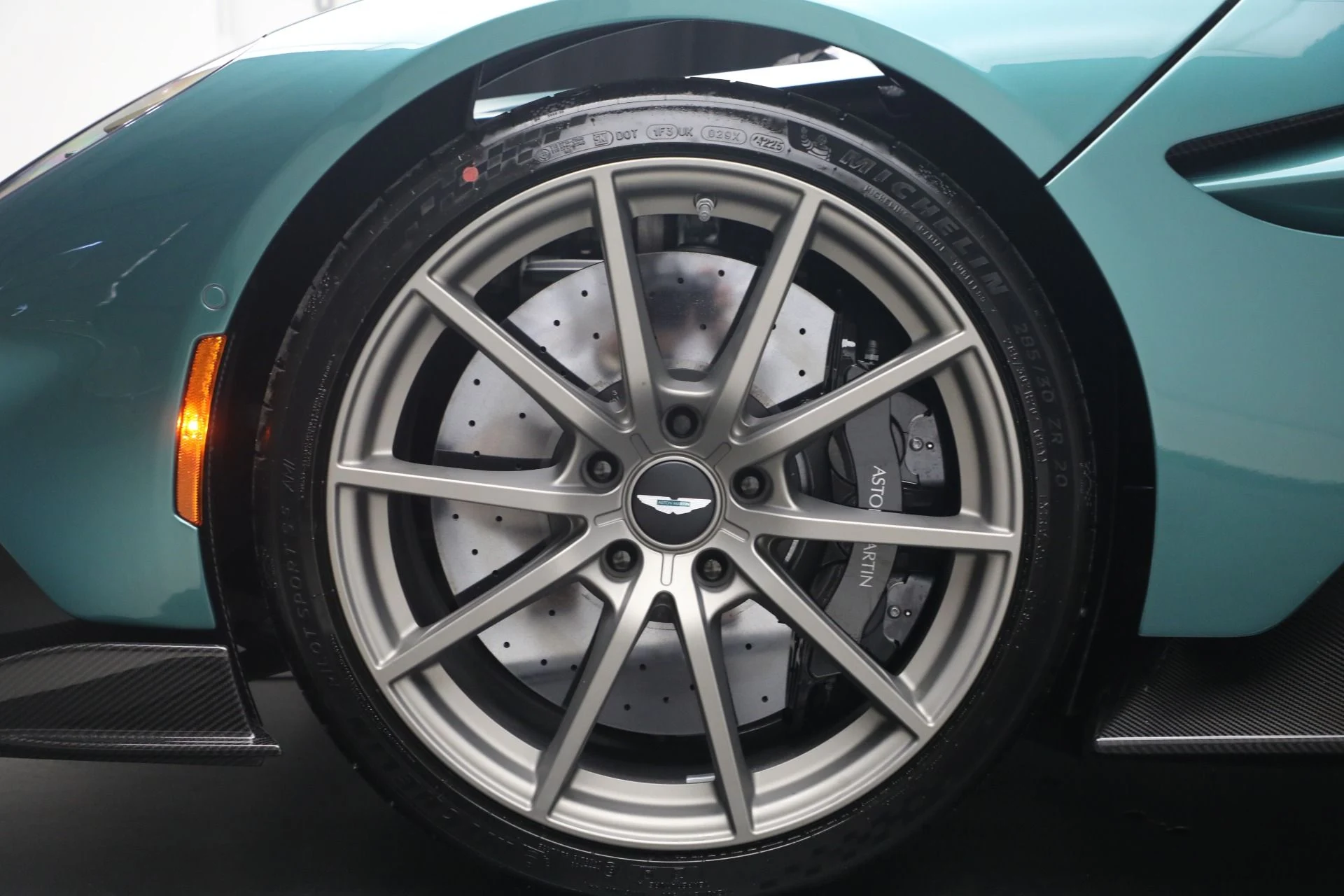 mph065_1160178670_New_2026_Aston_Martin_Valhalla_1779312561_e81e9e38fa