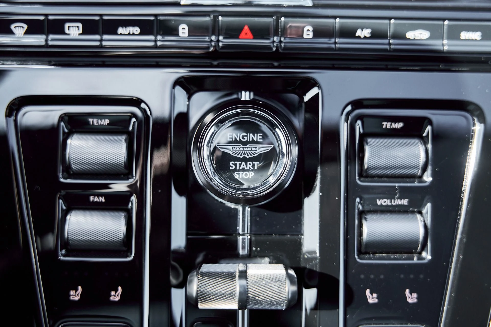 mph065_116691489_Used_2025_Aston_Martin_DBX_707_1771642306_dafc7808a4