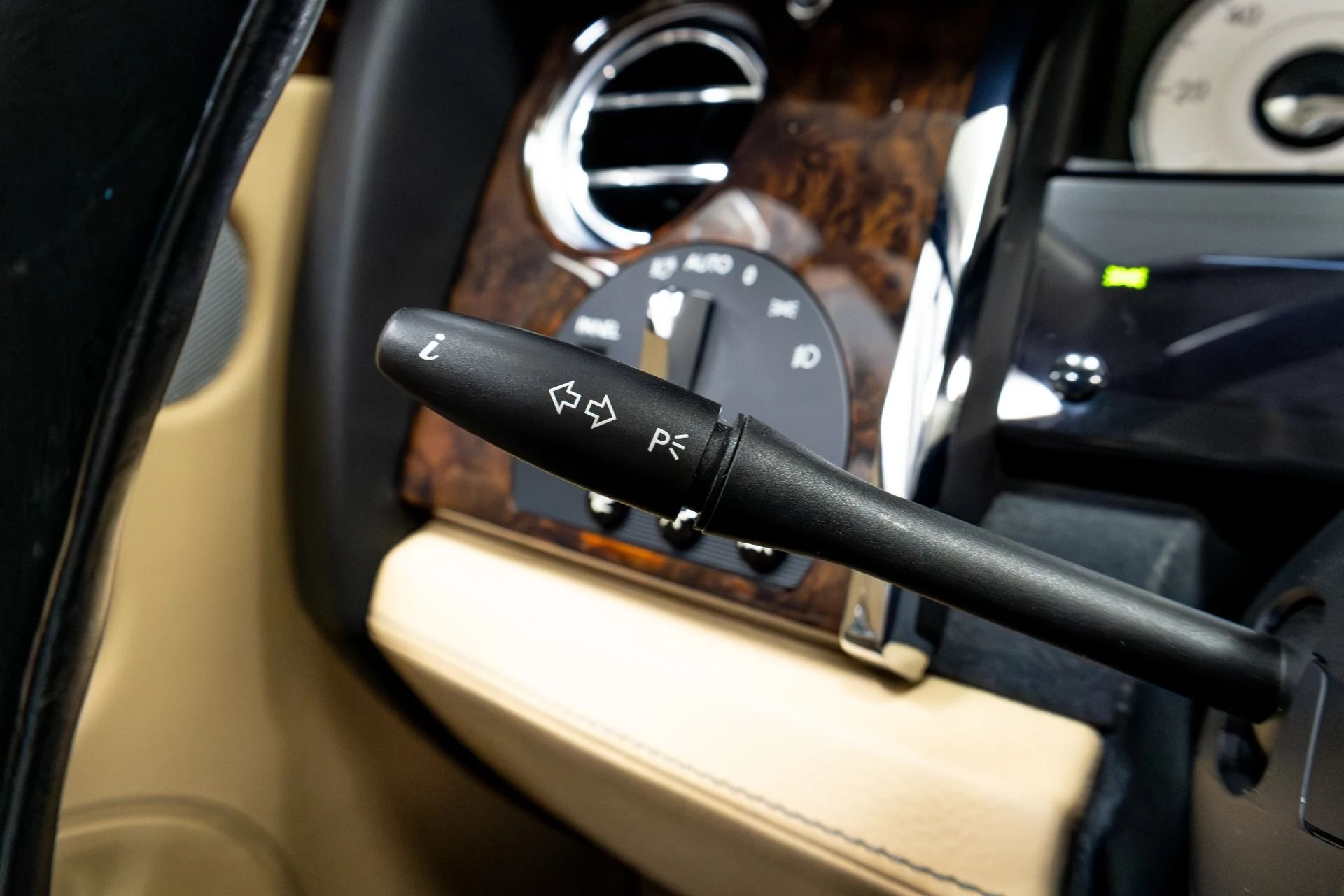 mph065_1186617582_Used_2017_Rolls_Royce_Ghost_1774888920_e03384440c