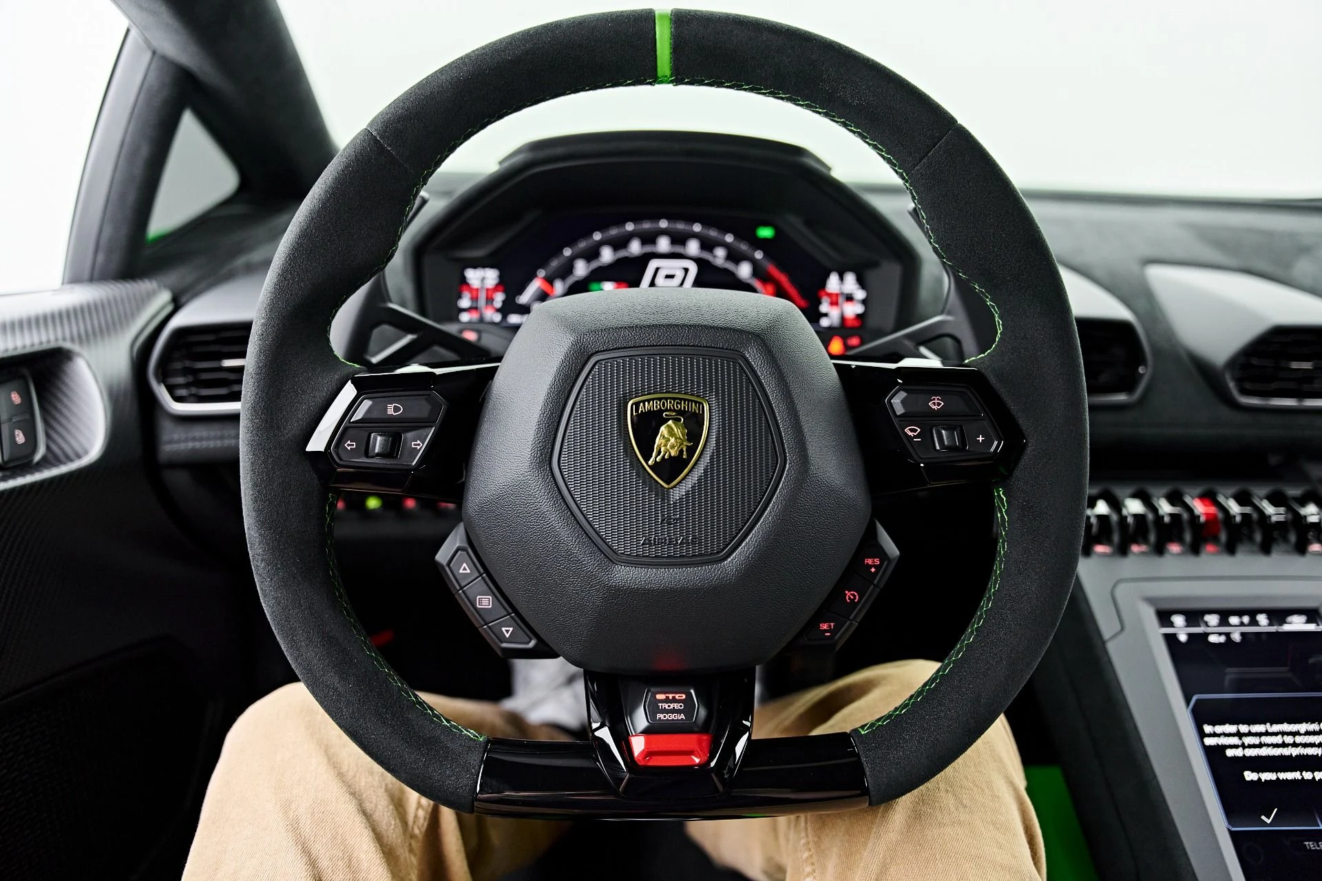 mph065_1227047314_Used_2024_Lamborghini_Huracan_STO_Base_1791998302_8001718a51