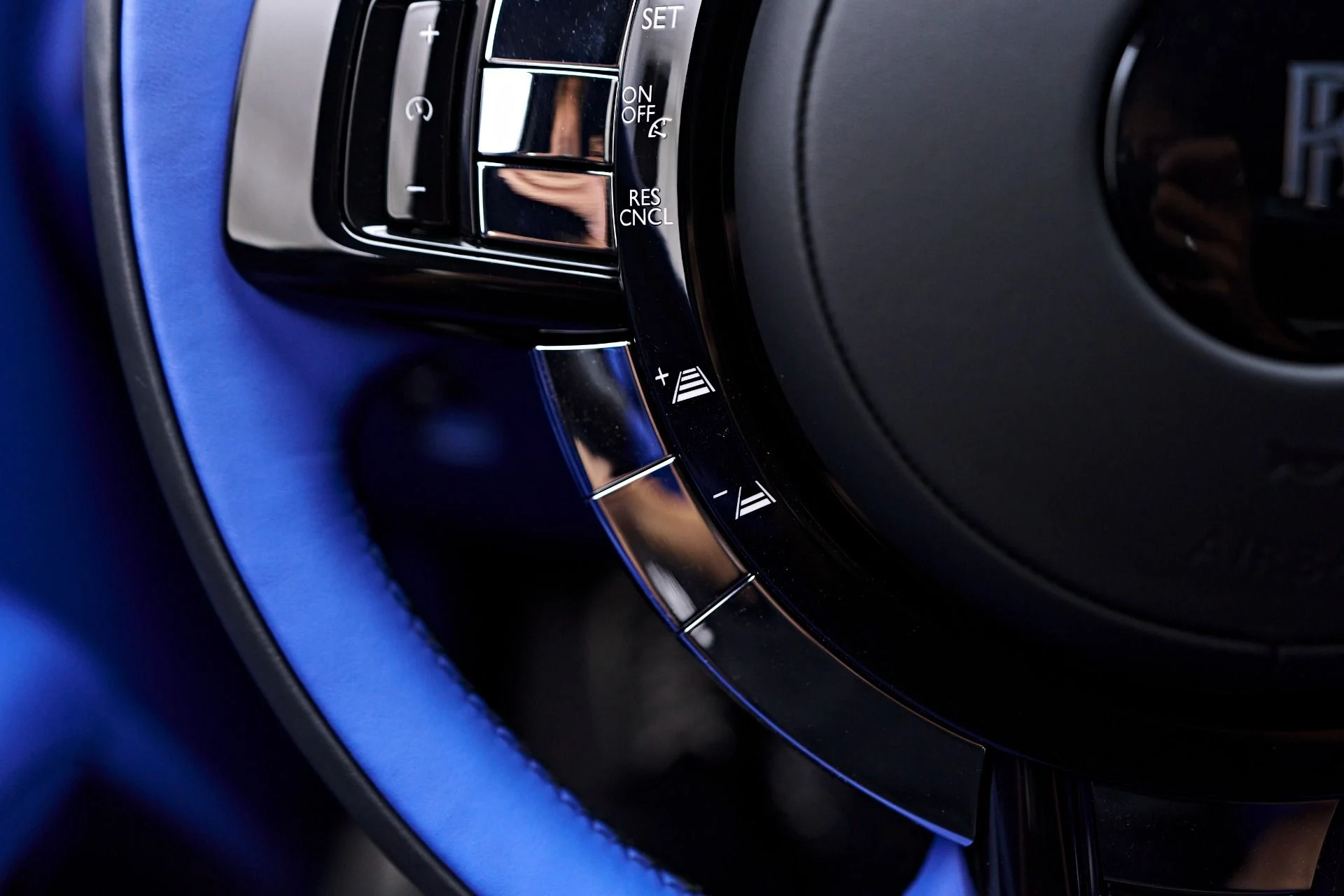 mph065_1258651224_Used_2024_Rolls_Royce_Ghost_Base_1757190859_b672ebe563