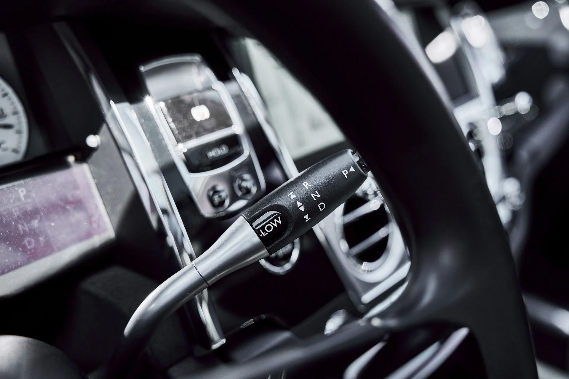 mph065_126122177_Used_2014_Rolls_Royce_Ghost_Base_1781026044_0084df5241