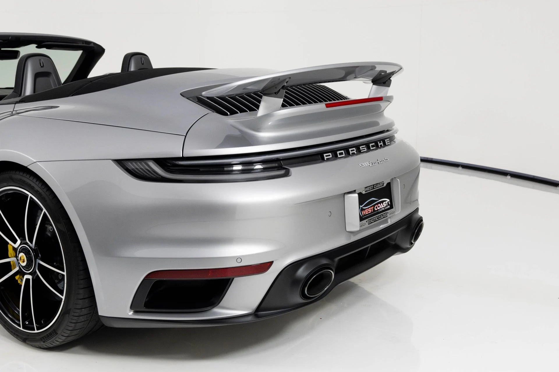 mph065_126408083_Used_2022_Porsche_911_Turbo_S_1764184632_9f60cf0e06