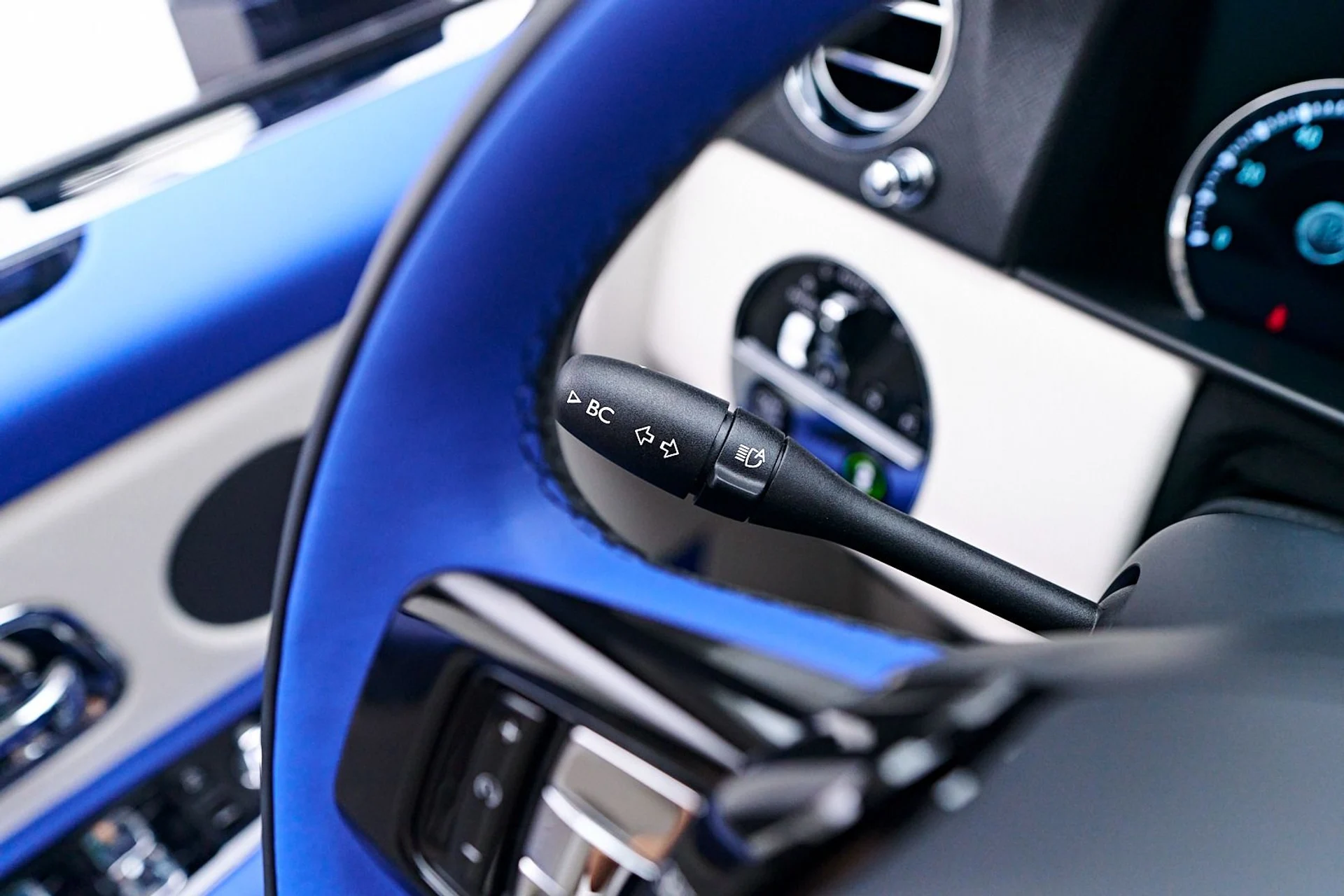 mph065_1291698403_Used_2023_Rolls_Royce_Cullinan_Base_1745954360_e15bb2a06f