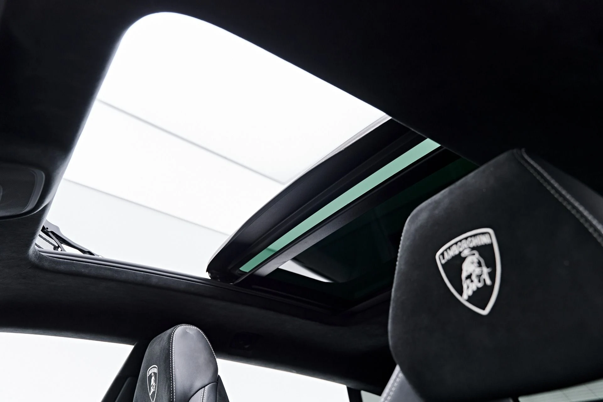 mph065_1294960263_Used_2023_Lamborghini_Urus_Performante_1788571227_486e46dbf9