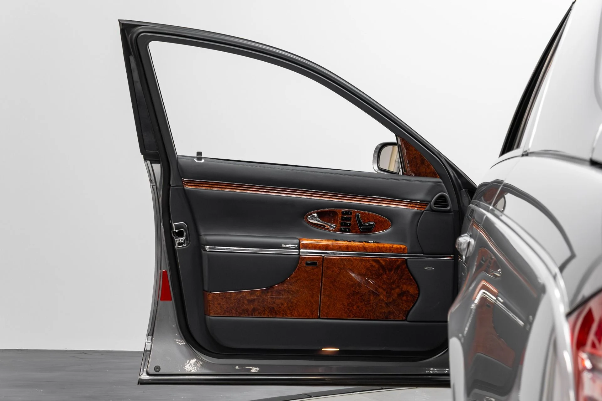 mph065_1488489268_Used_2004_Maybach_57_1769486757_74d51125e6