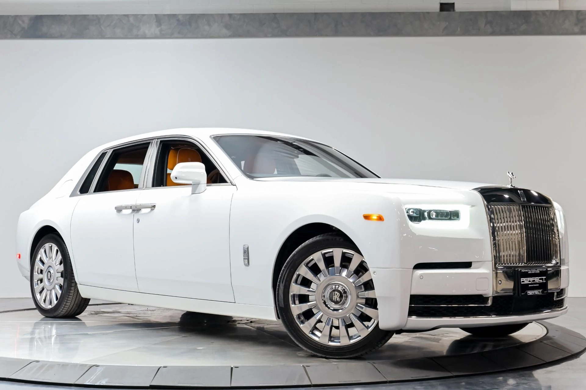 mph065_1552421119_Used_2022_Rolls_Royce_Phantom_1778542434_5f8f7faa07