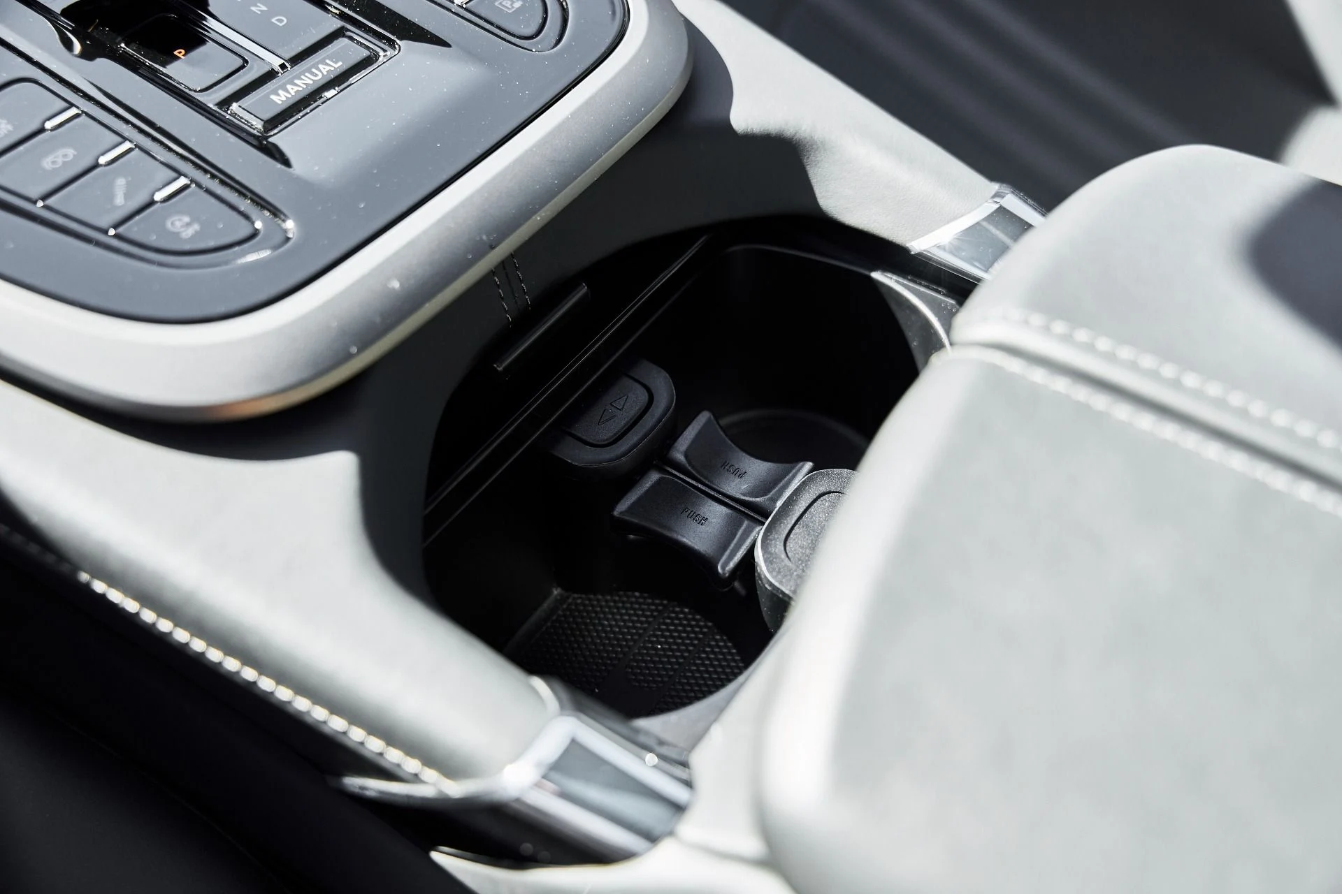 mph065_1559762293_Used_2025_Aston_Martin_DBX_707_1778288675_60e0f781a6