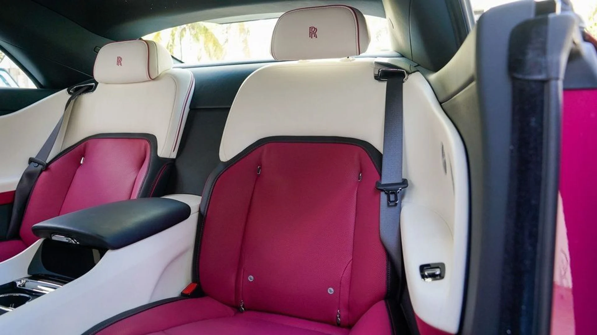mph065_1593438742_used_2024_rolls_royce_spectre_coupe_14354_22739428_66_1024_8d47d0888d