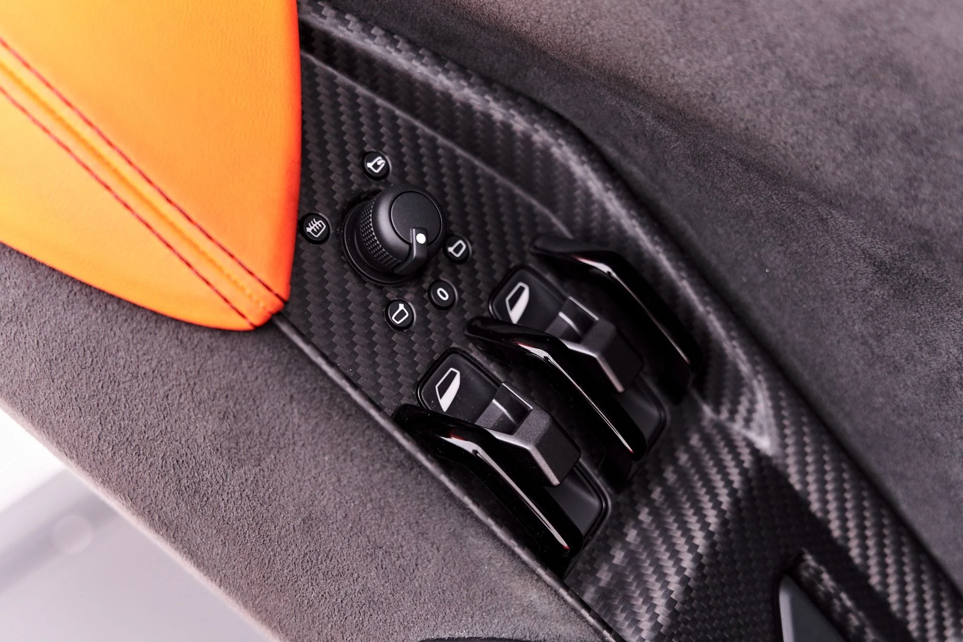 mph065_1699895197_Used_2024_Lamborghini_Revuelto_Base_1786150993_9b9b4234ba