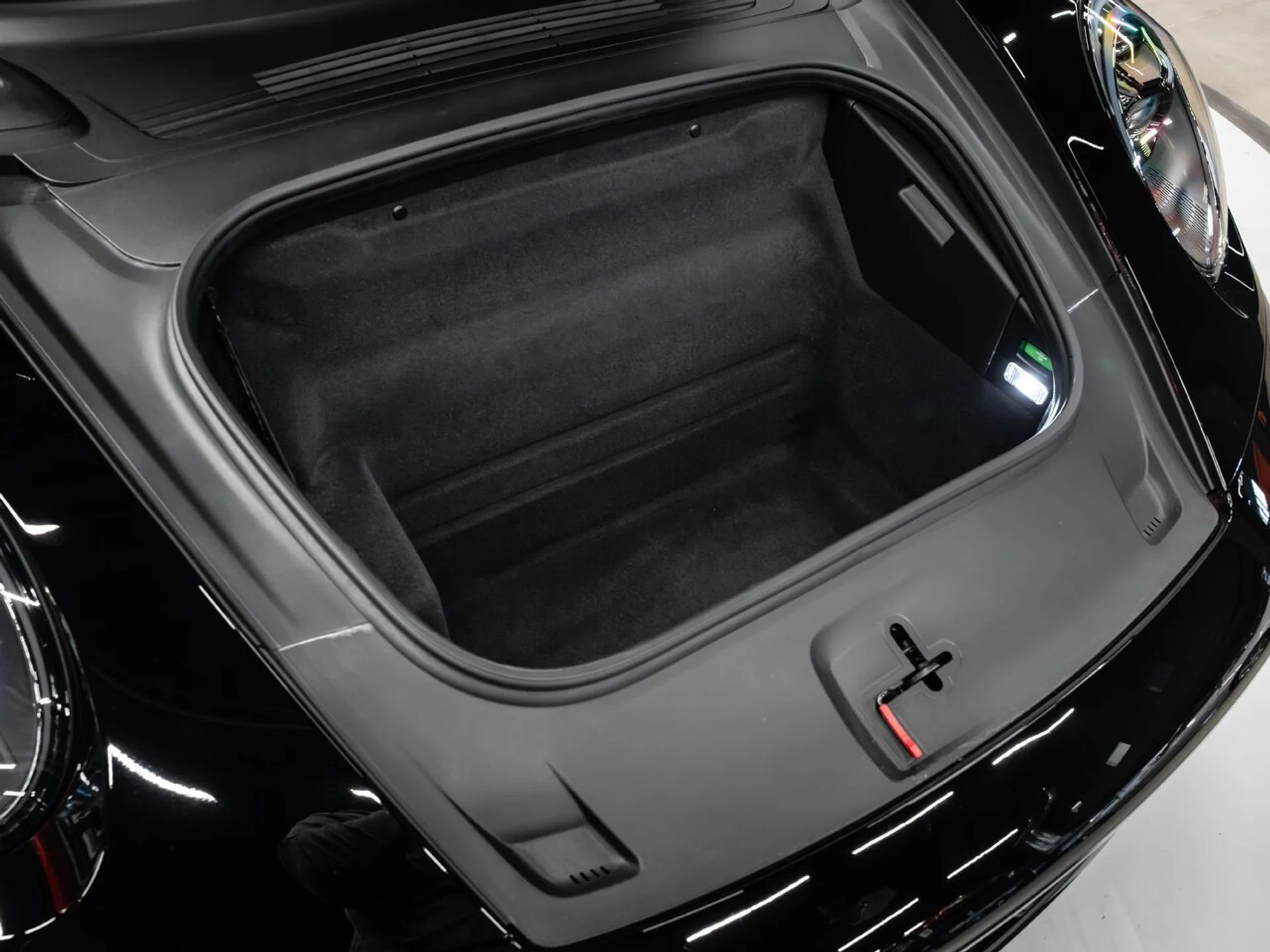 mph065_1717354235_porsche_911_2022_a9f947bc67