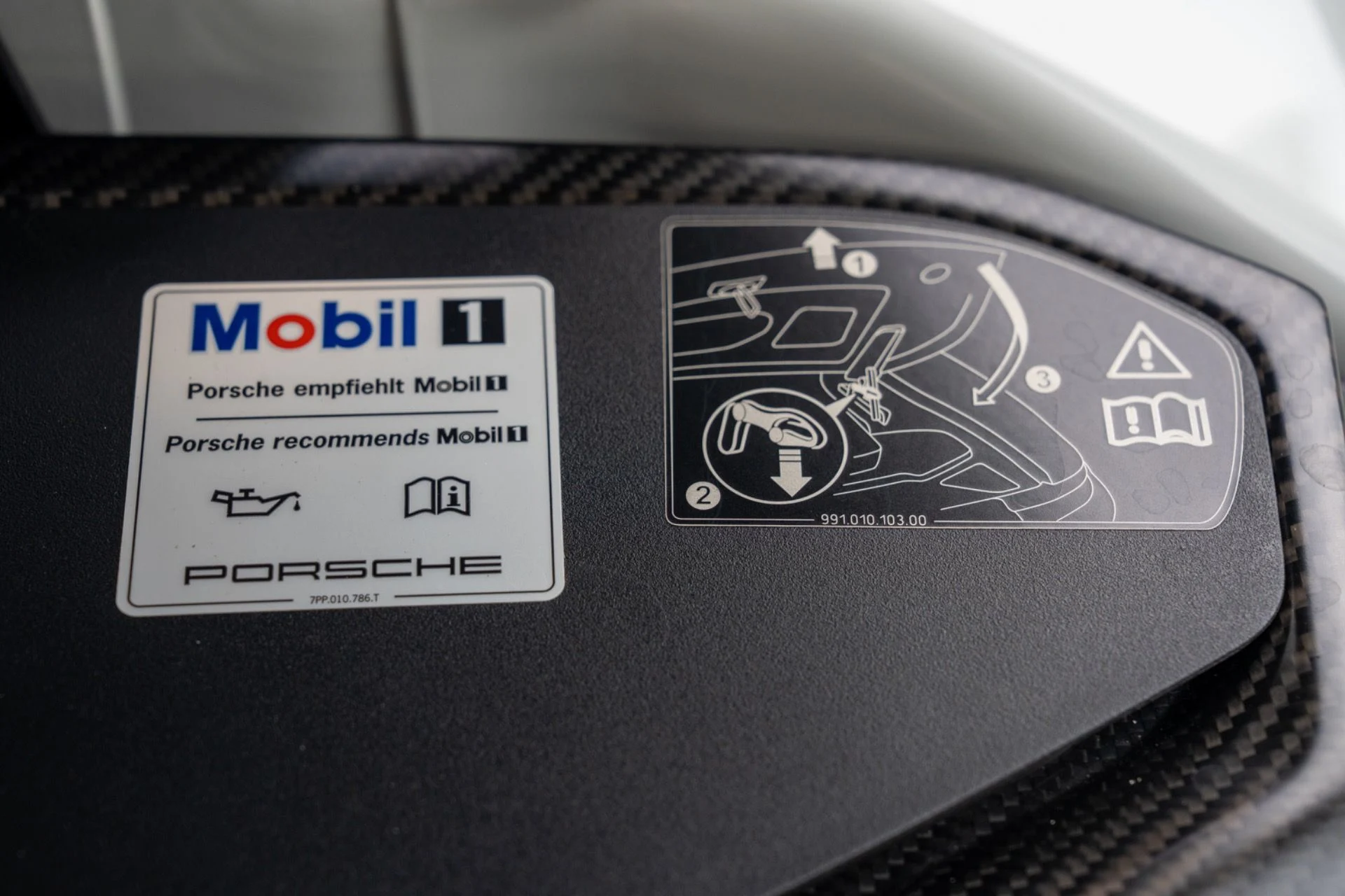 mph065_1759049932_Used_2018_Porsche_911_GT_2_RS_1782839837_8fa1d65ac9