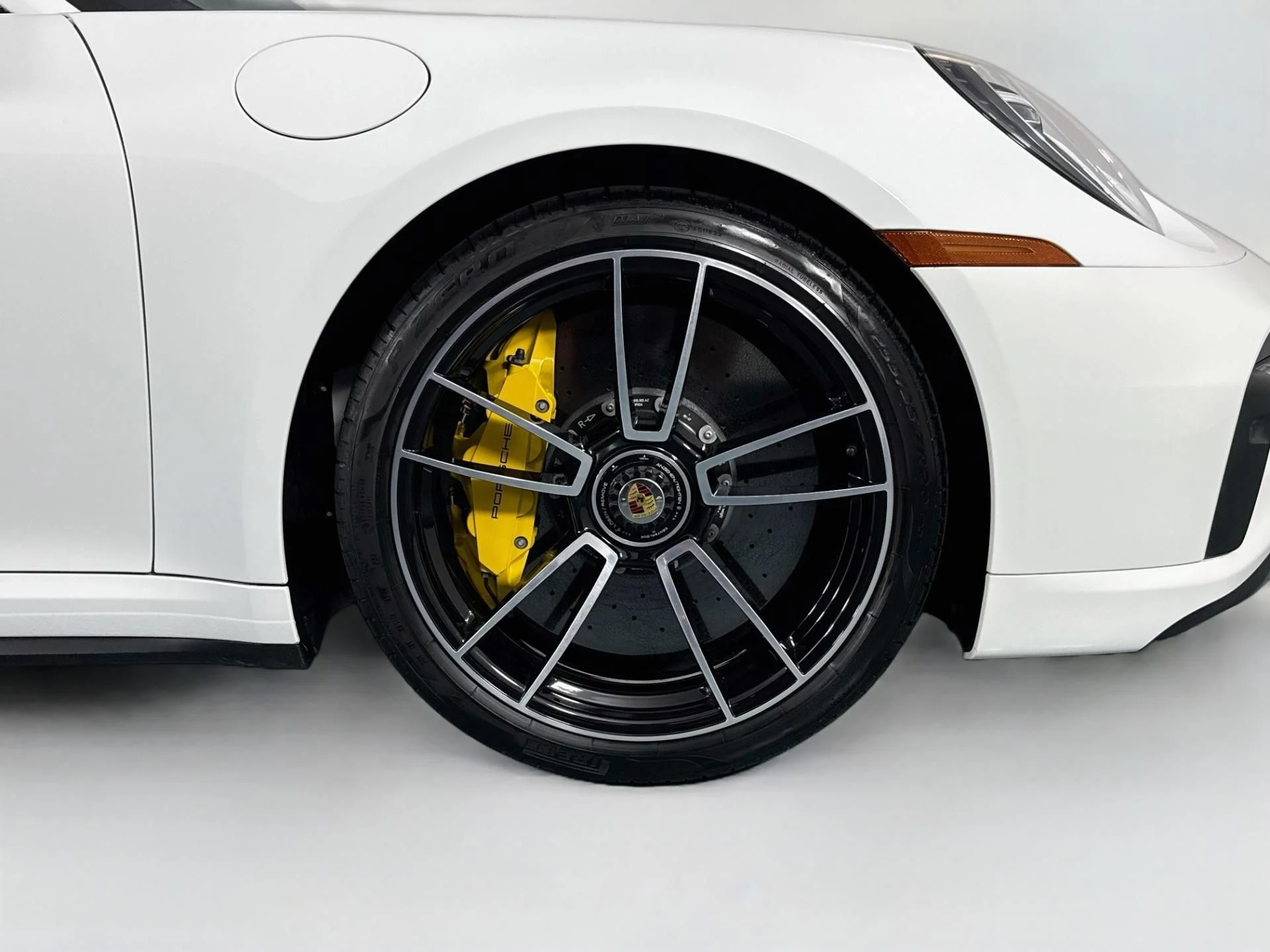 mph065_178116936_Used_2024_Porsche_911_Turbo_S_1788891752_c012738a33