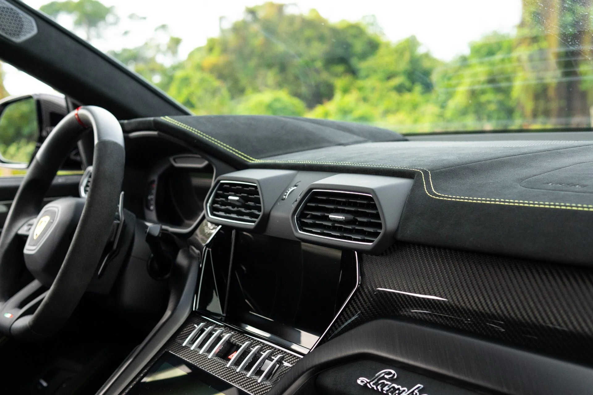 mph065_1844360397_Used_2024_Lamborghini_Urus_Performante_1774062495_28d4961dd8