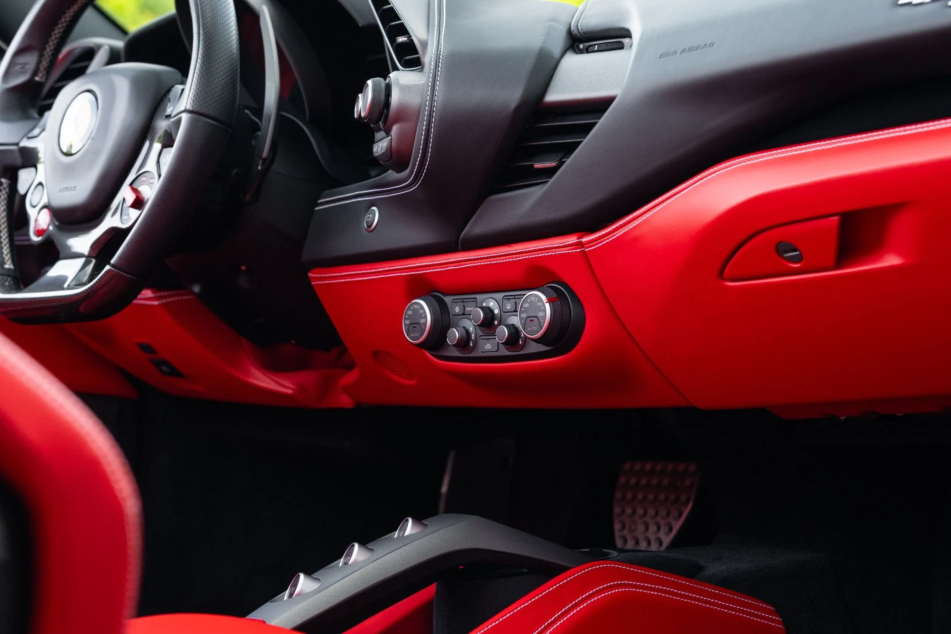 mph065_1873921676_Used_2018_Ferrari_488_Spider_1779900992_ef7ff98cc0