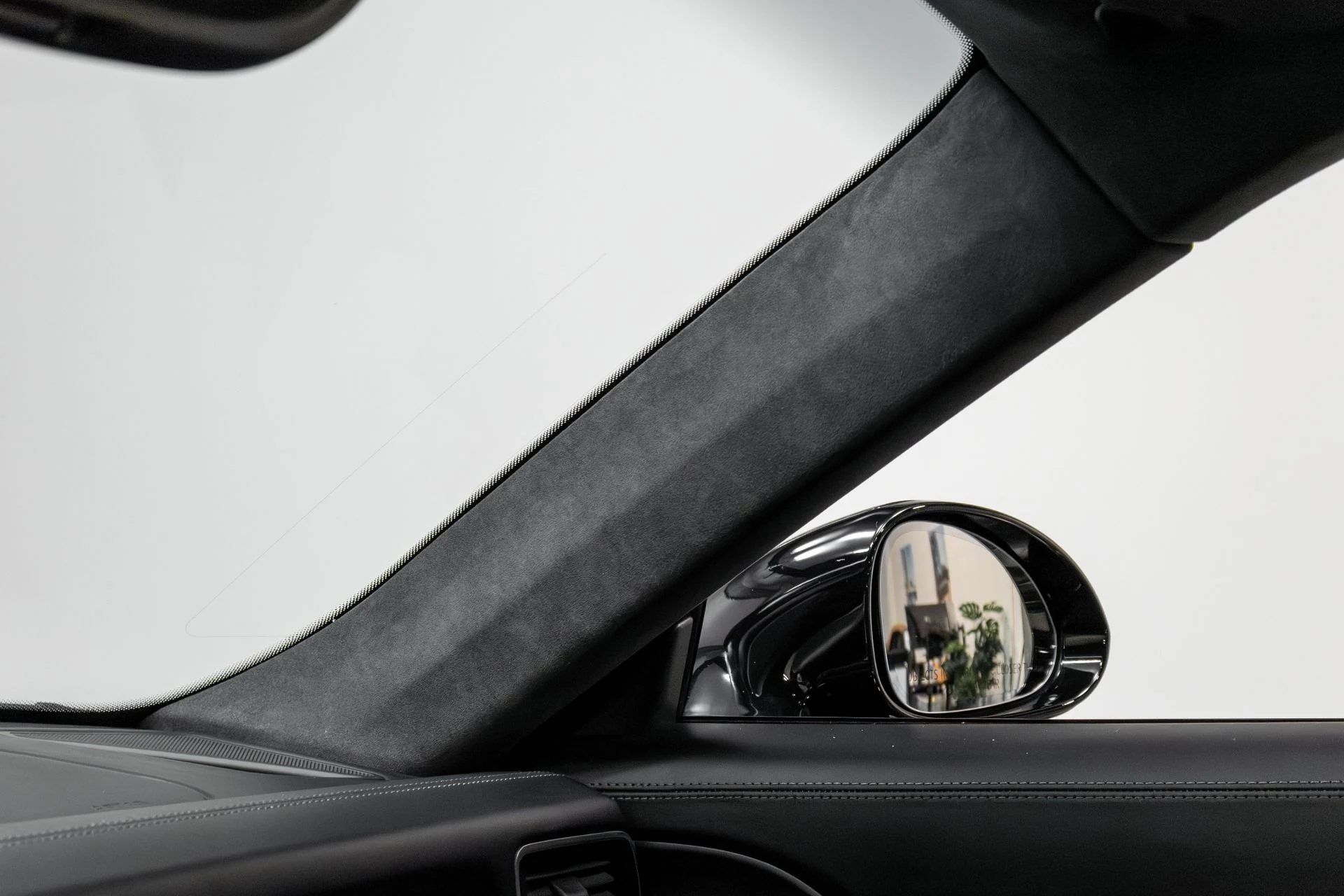 mph065_1896547240_Used_2015_Porsche_911_Turbo_S_1761834686_0853eff7f0