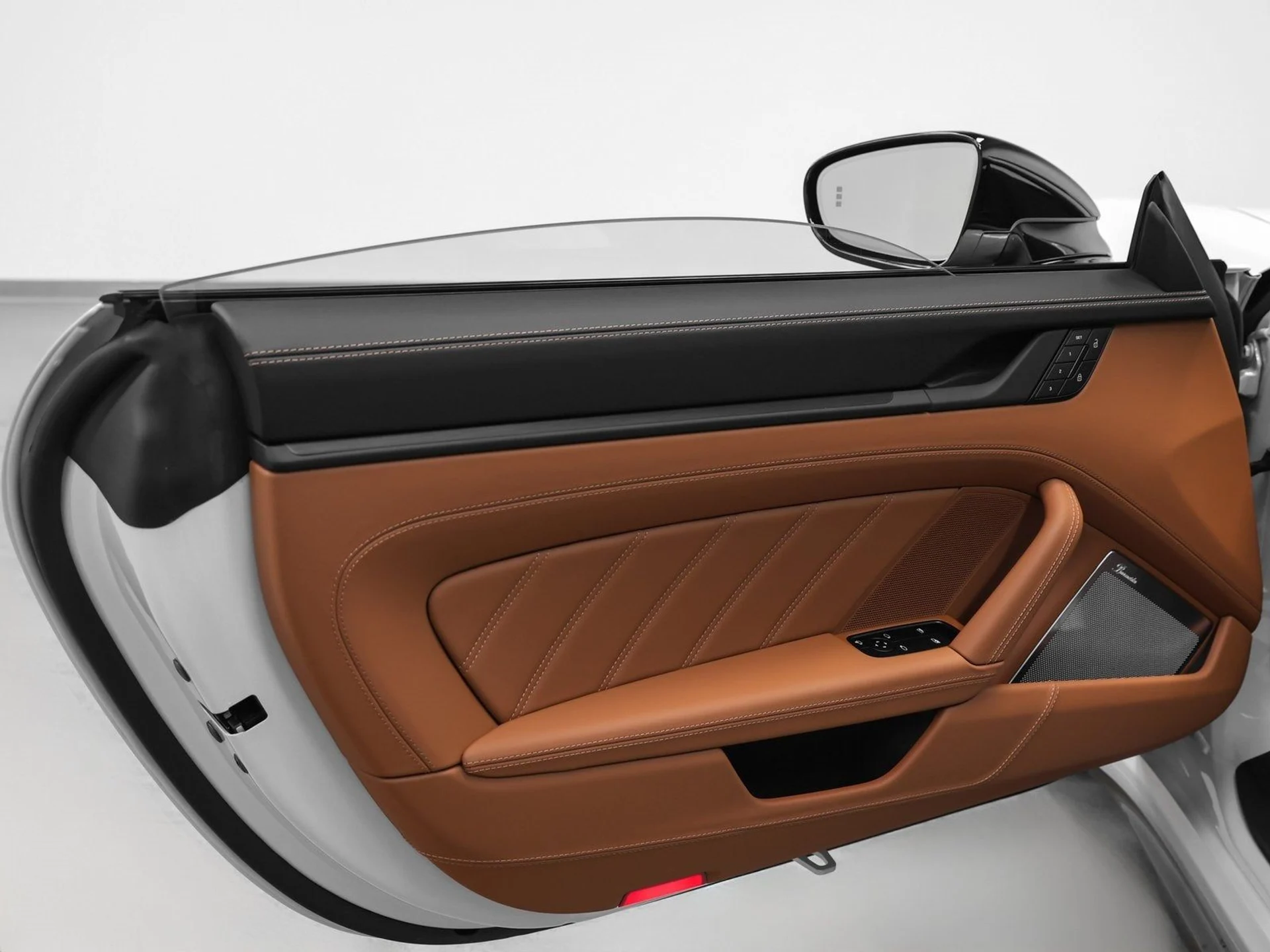 mph065_1945481279_66_6f408951ce