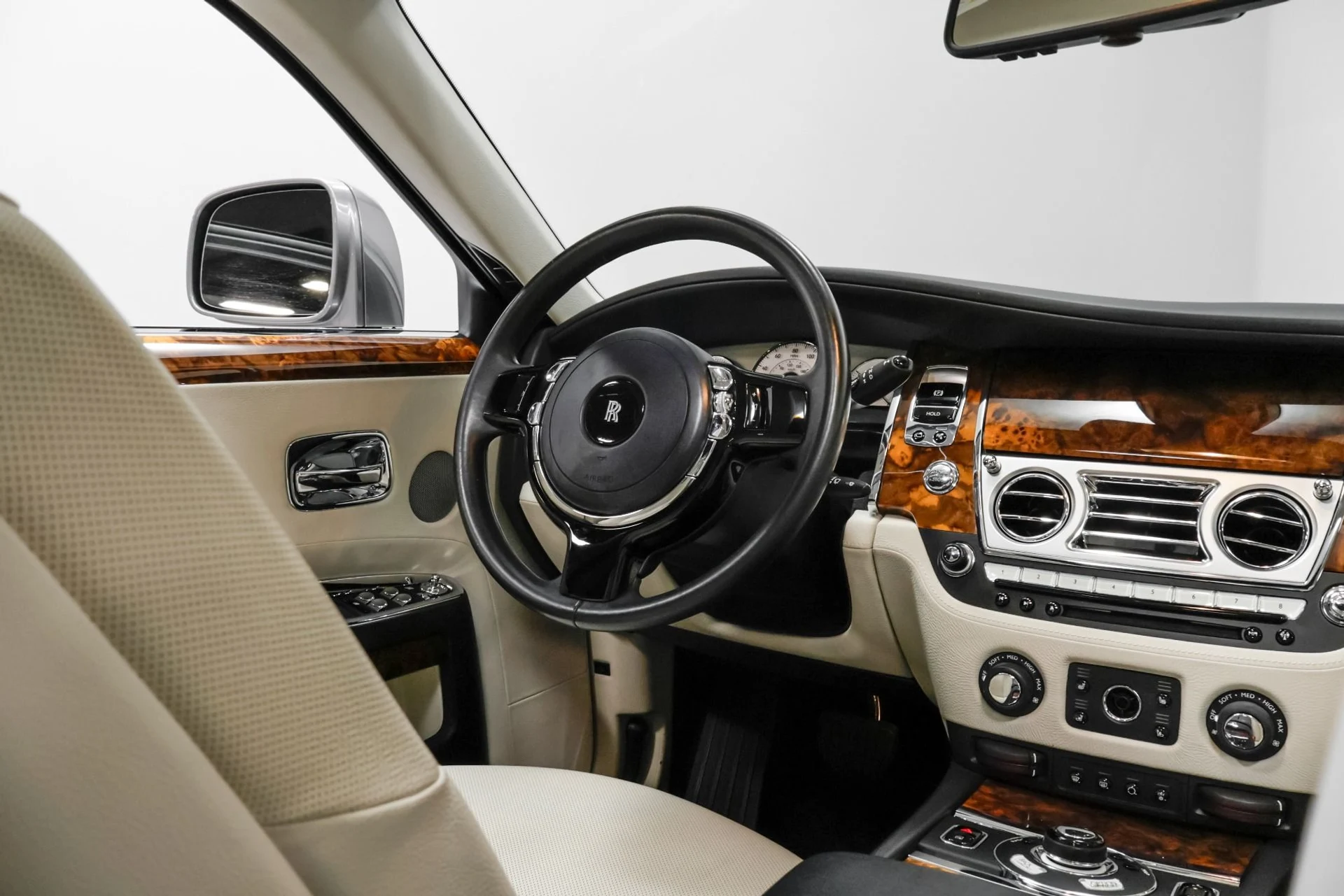 mph065_1964545402_Used_2010_Rolls_Royce_Ghost_1762979242_aefe1230dd