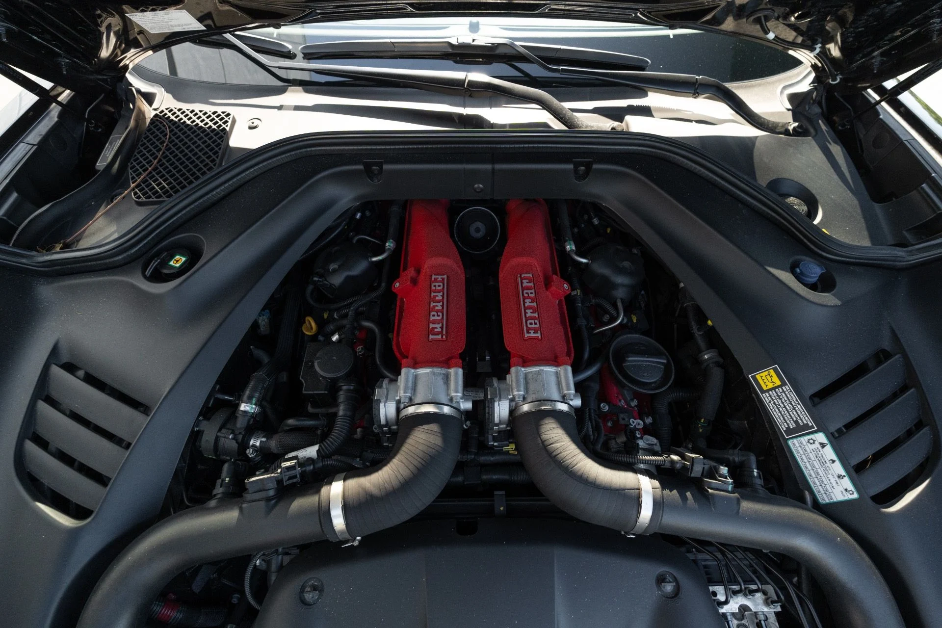 mph065_1981709668_Used_2017_Ferrari_California_T_1767065452_d5fa0c83fb