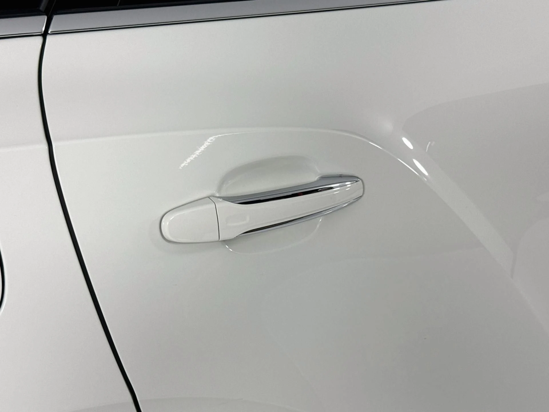 mph065_2042344876_Used_2023_Bentley_Bentayga_Azure_1793142079_3530371d8c