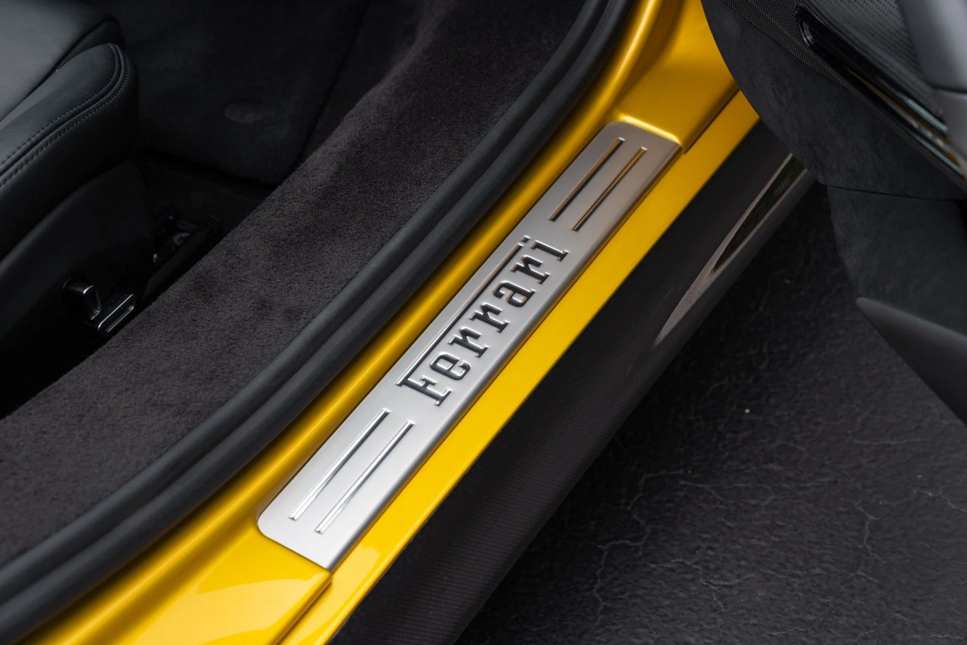 mph065_2080552410_Used_2022_Ferrari_SF_90_Spider_1775626236_4037b52190