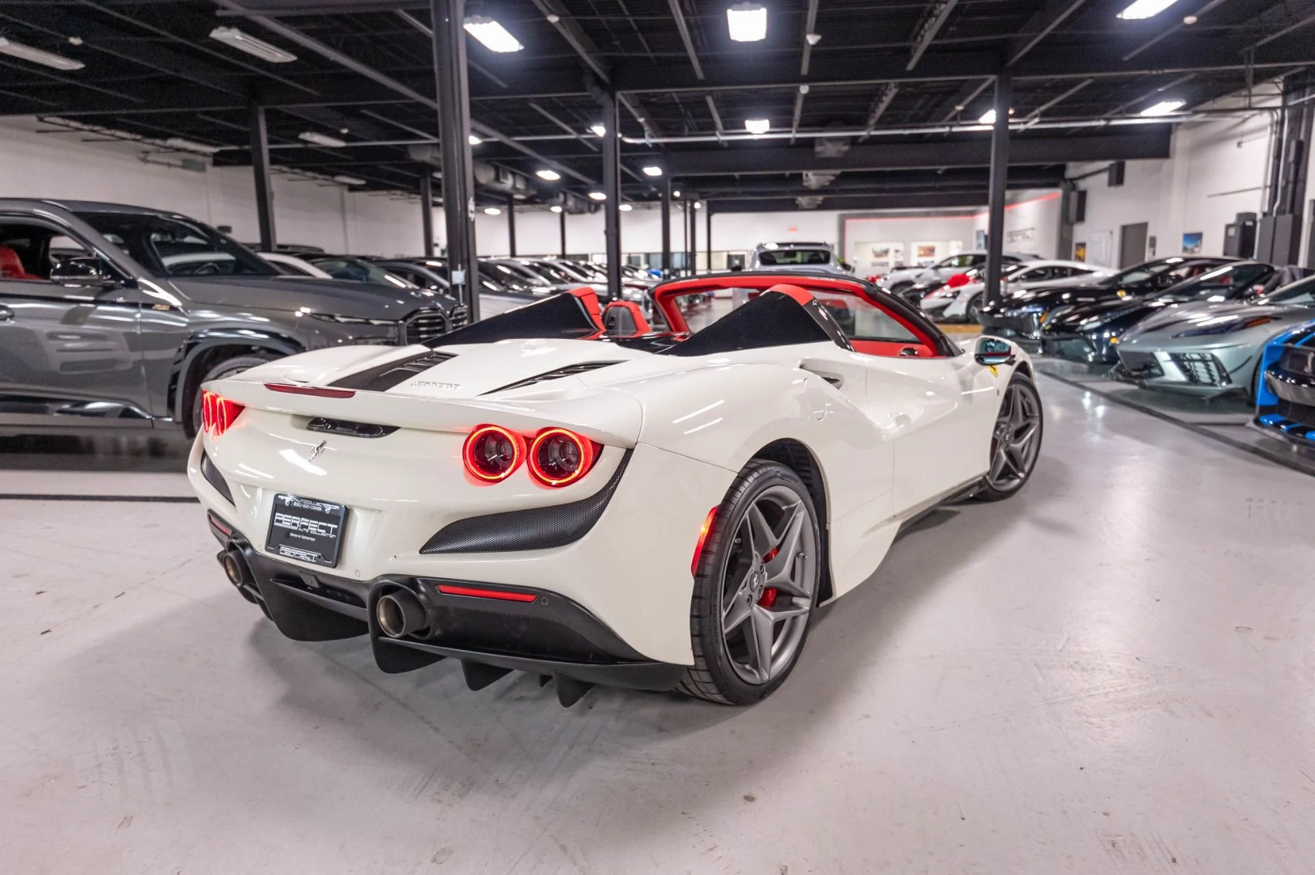 mph065_2112661277_Used_2021_Ferrari_F8_Spider_Base_1786140368_4c7dd65644