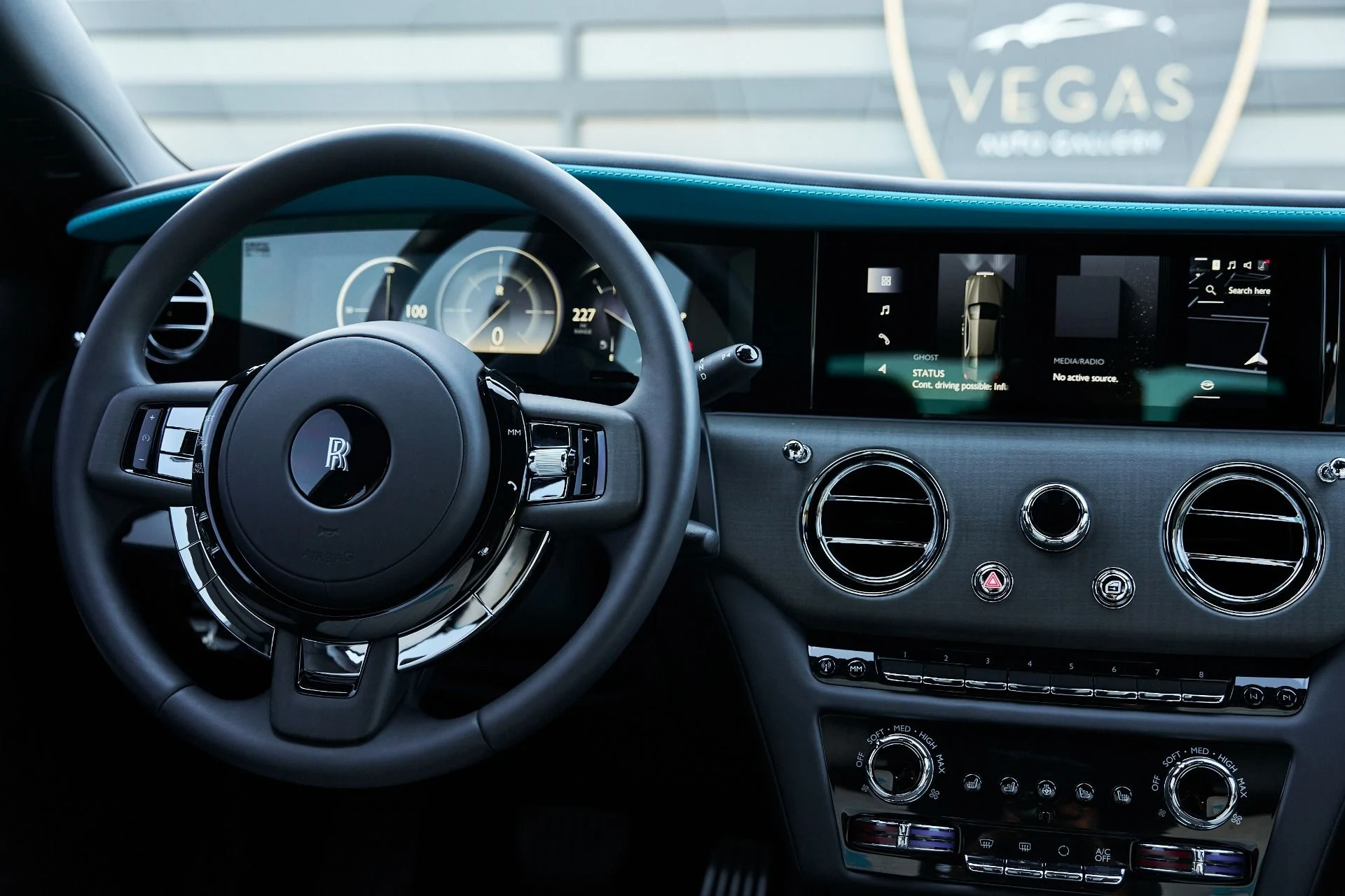 mph065_2114066439_Used_2025_Rolls_Royce_Ghost_Base_1770087498_78a29099b5