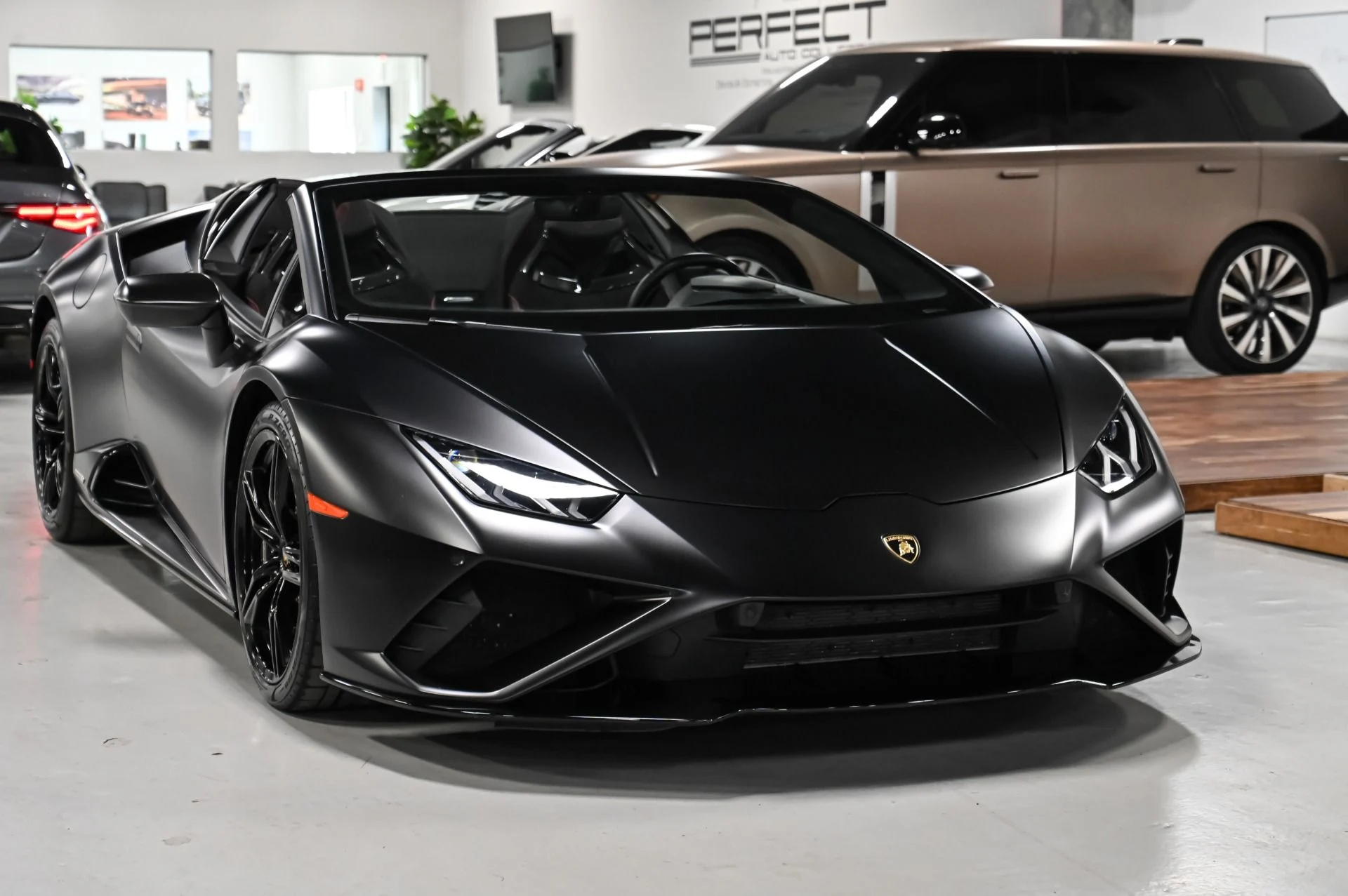 mph065_2122535543_Used_2021_Lamborghini_Huracan_EVO_Base_1754943385_1d5d0f195c