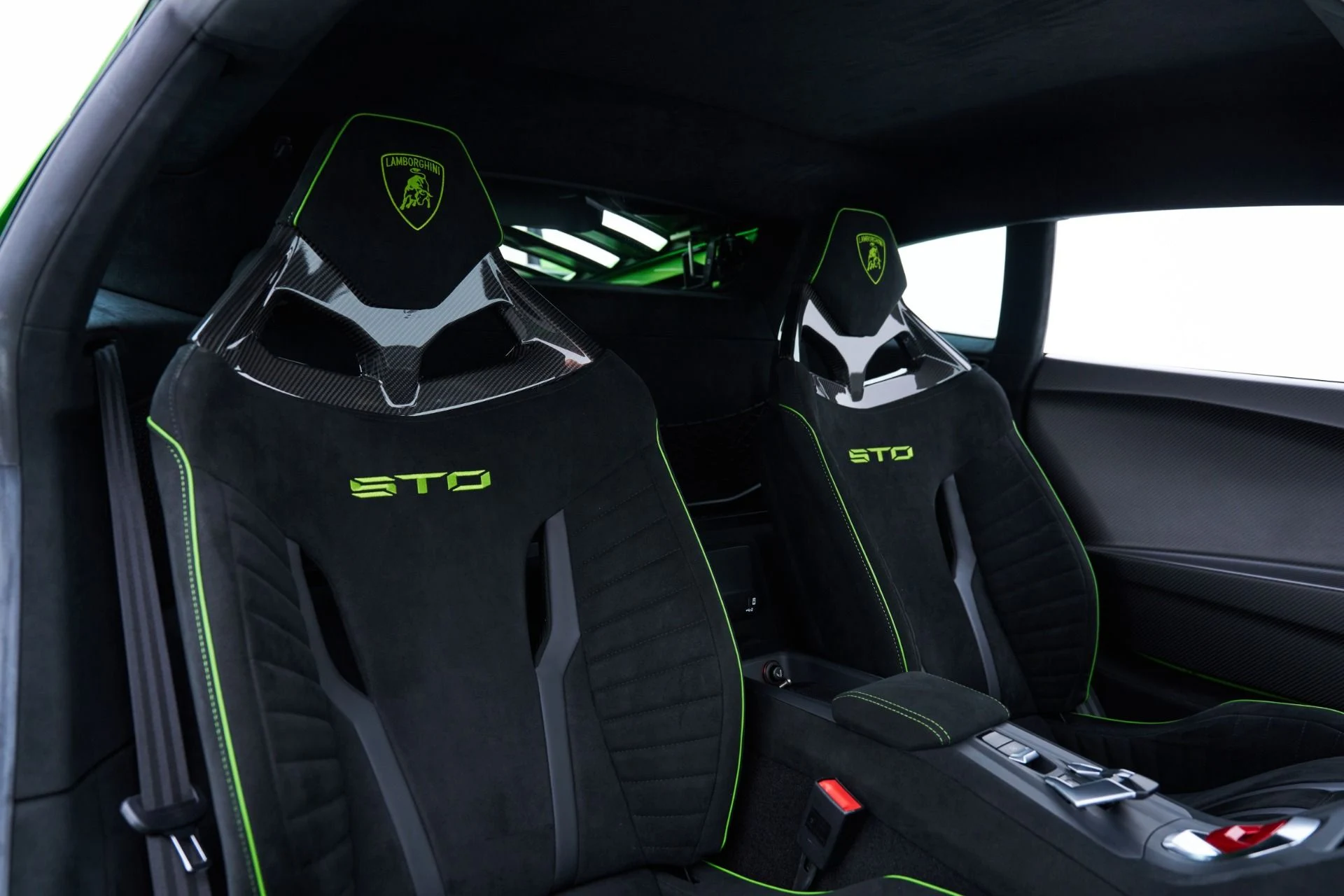 mph065_2149350266_Used_2024_Lamborghini_Huracan_STO_Base_1793231487_6da43ea18a